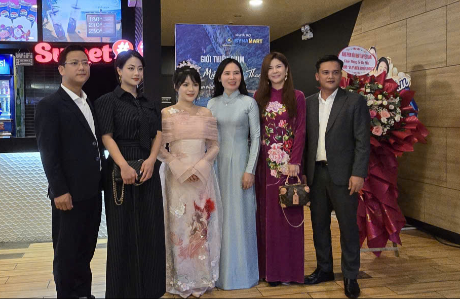 Ra mắt phim "Đi về miền huyền thoại": Kỳ vọng đưa hình ảnh con người, cảnh đẹp Tuyên Quang ra thế giới - Ảnh 2. Ra mắt phim "Đi về miền huyền thoại": Kỳ vọng đưa hình ảnh con người, cảnh đẹp Tuyên Quang ra thế giới - Ảnh 2.