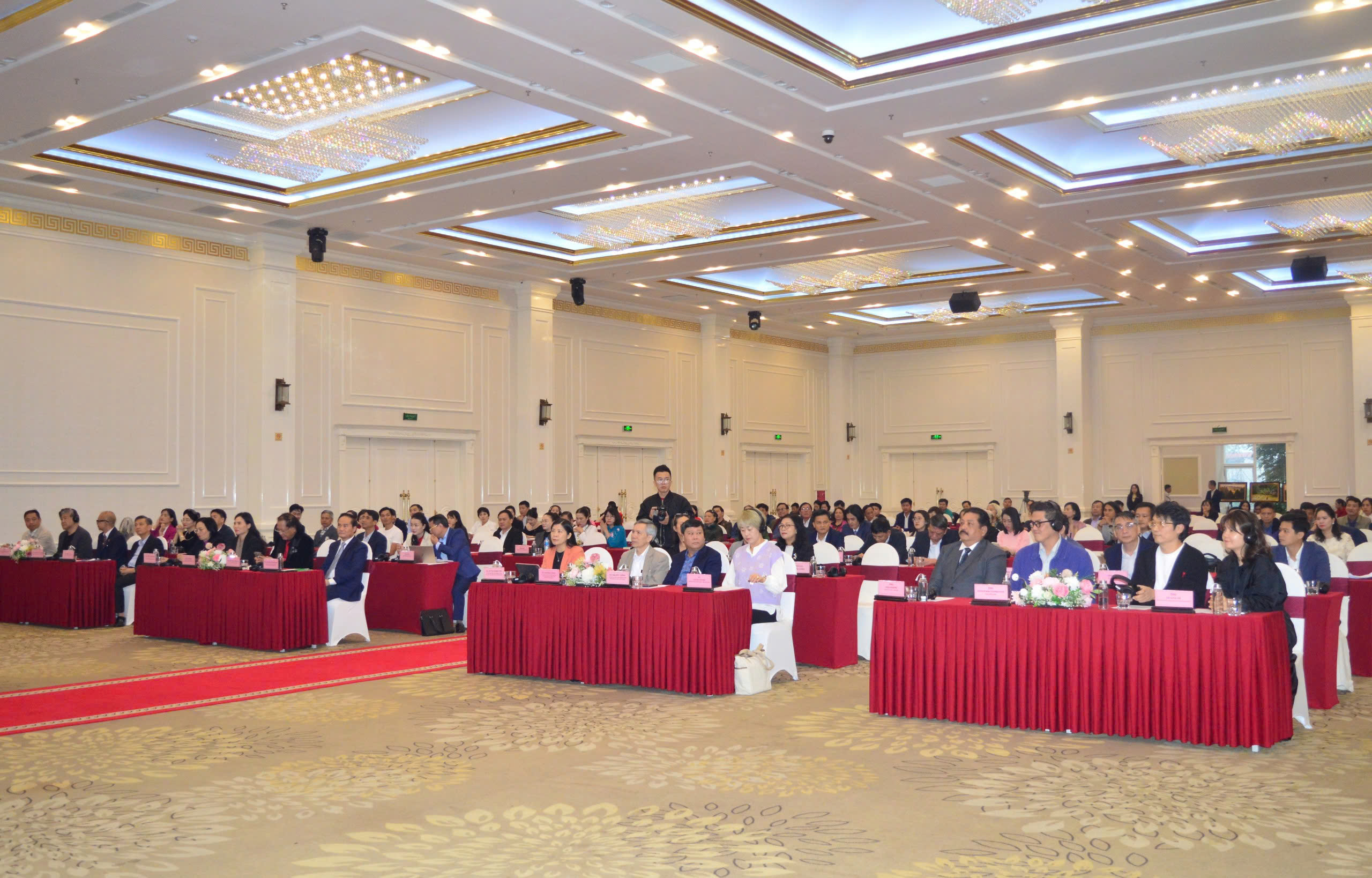 សិក្ខាសាលា Hội thảo