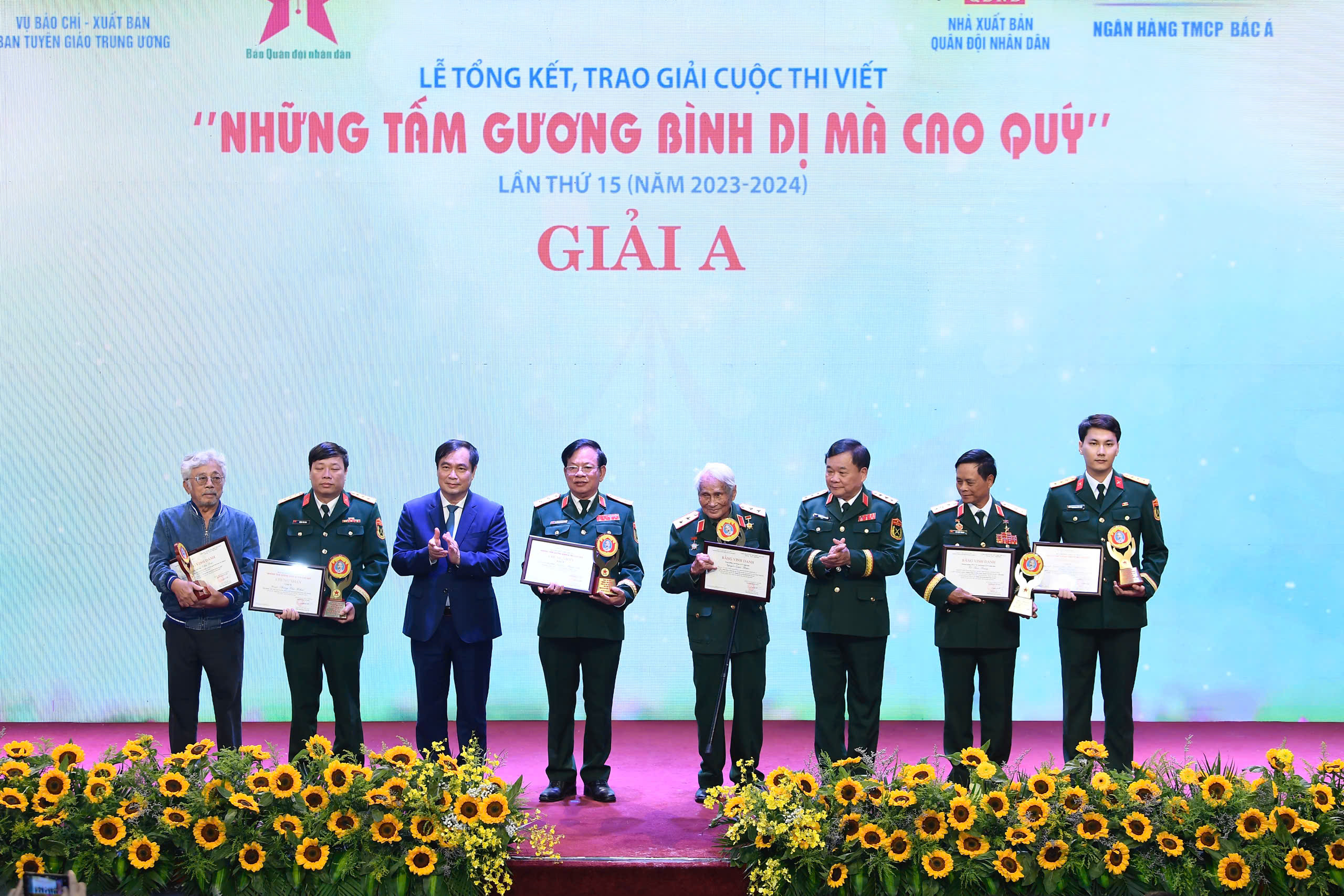 Ο 15ος διαγωνισμός «Απλά αλλά Ευγενή Παραδείγματα» απένειμε βραβεία σε 35 εξαιρετικά έργα - Φωτογραφία 2. Cuộc thi