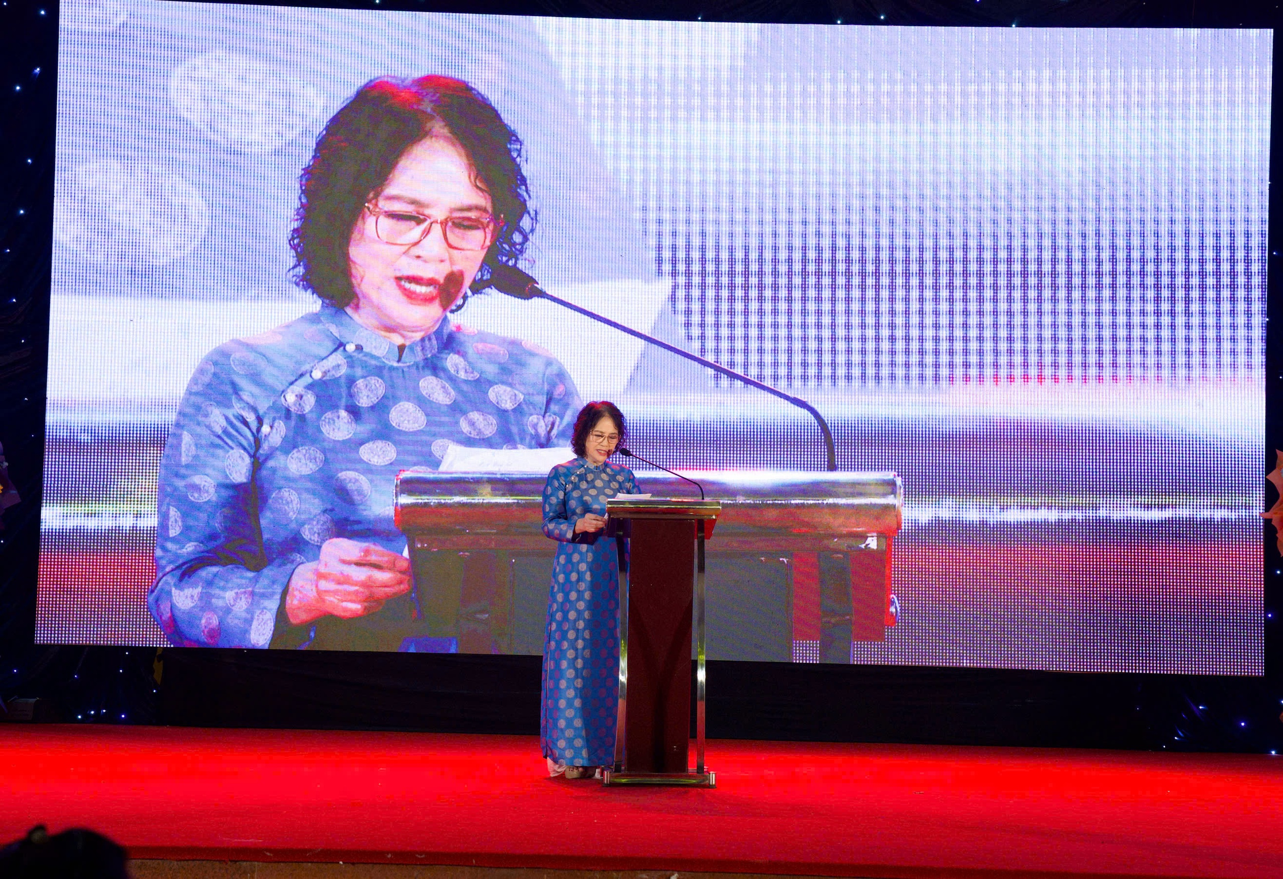 Peluncuran Klub Warisan Ao Dai Vietnam di provinsi Binh Thuan - Foto 2. Ra mắt CLB Di sản Áo dài Việt Nam tỉnh Bình Thuận  - Ảnh 2.