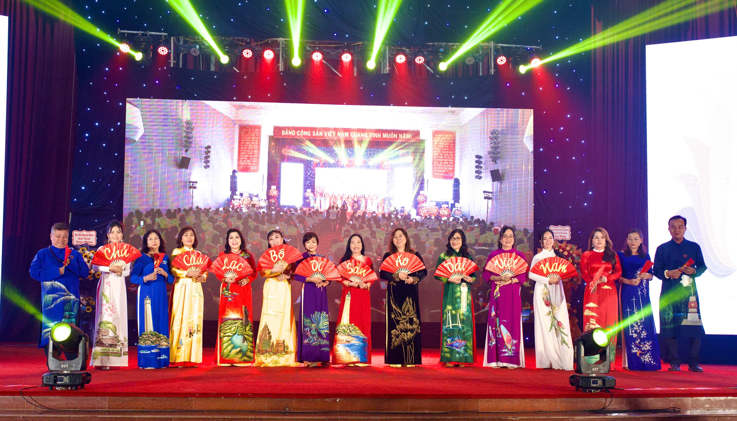 Peluncuran Klub Warisan Ao Dai Vietnam di provinsi Binh Thuan - Foto 4. Ra mắt CLB Di sản Áo dài Việt Nam tỉnh Bình Thuận  - Ảnh 4.