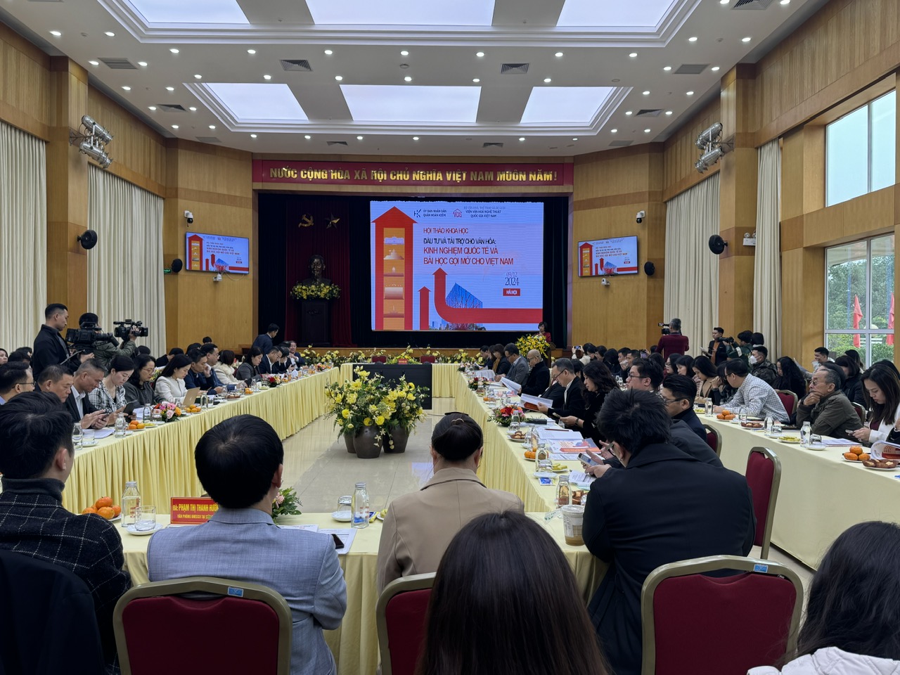 ລົງທຶນ ແລະ ສະໜອງທຶນໃຫ້ແກ່ວັດທະນະທຳ: ລະດົມແຫຼ່ງກຳລັງເພື່ອພັດທະນາວັດທະນະທຳຫວຽດນາມແບບຍືນຍົງ - ຮູບທີ 4. Đầu tư và tài trợ cho văn hóa: Huy động nguồn lực nhằm phát triển bền vững văn hóa Việt Nam - Ảnh 4.