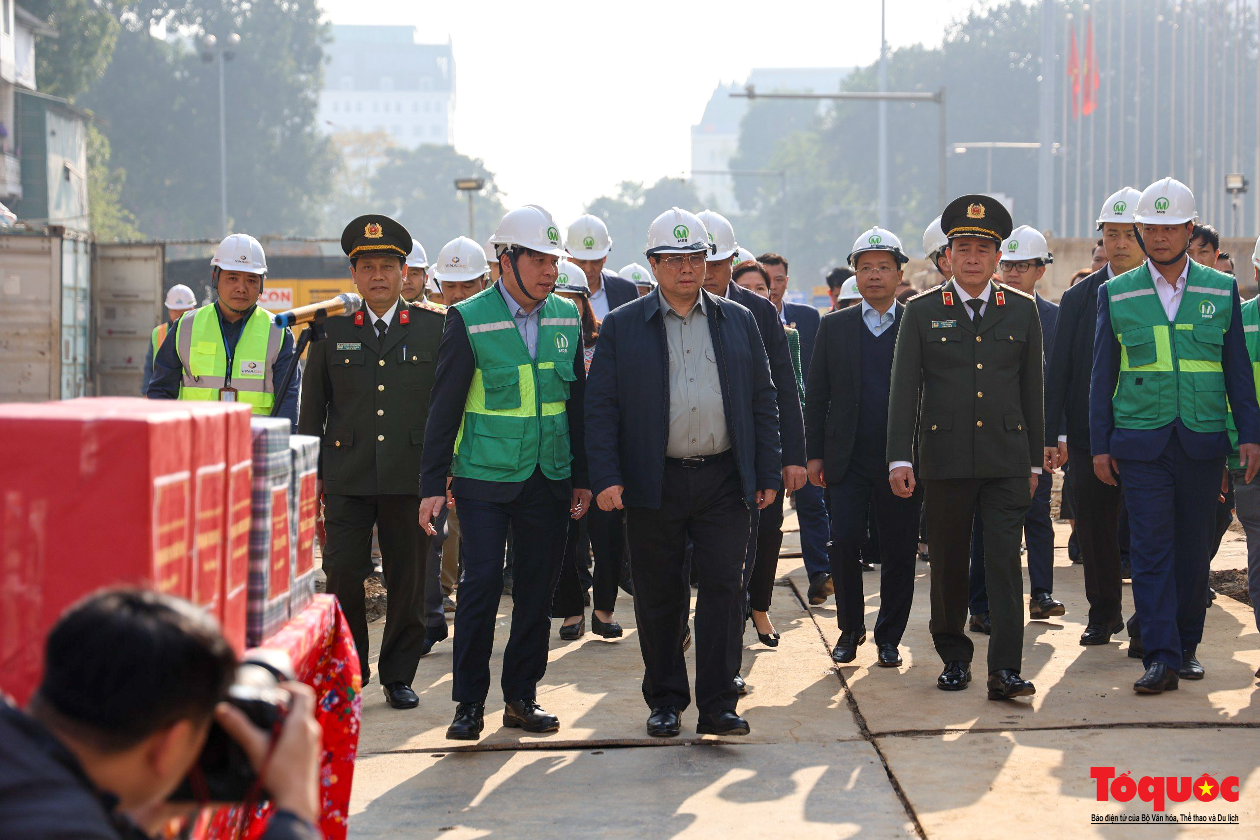 Thủ tướng Chính phủ Phạm Minh Chính chúc Tết người lao động tại Hà Nội - Ảnh 7.