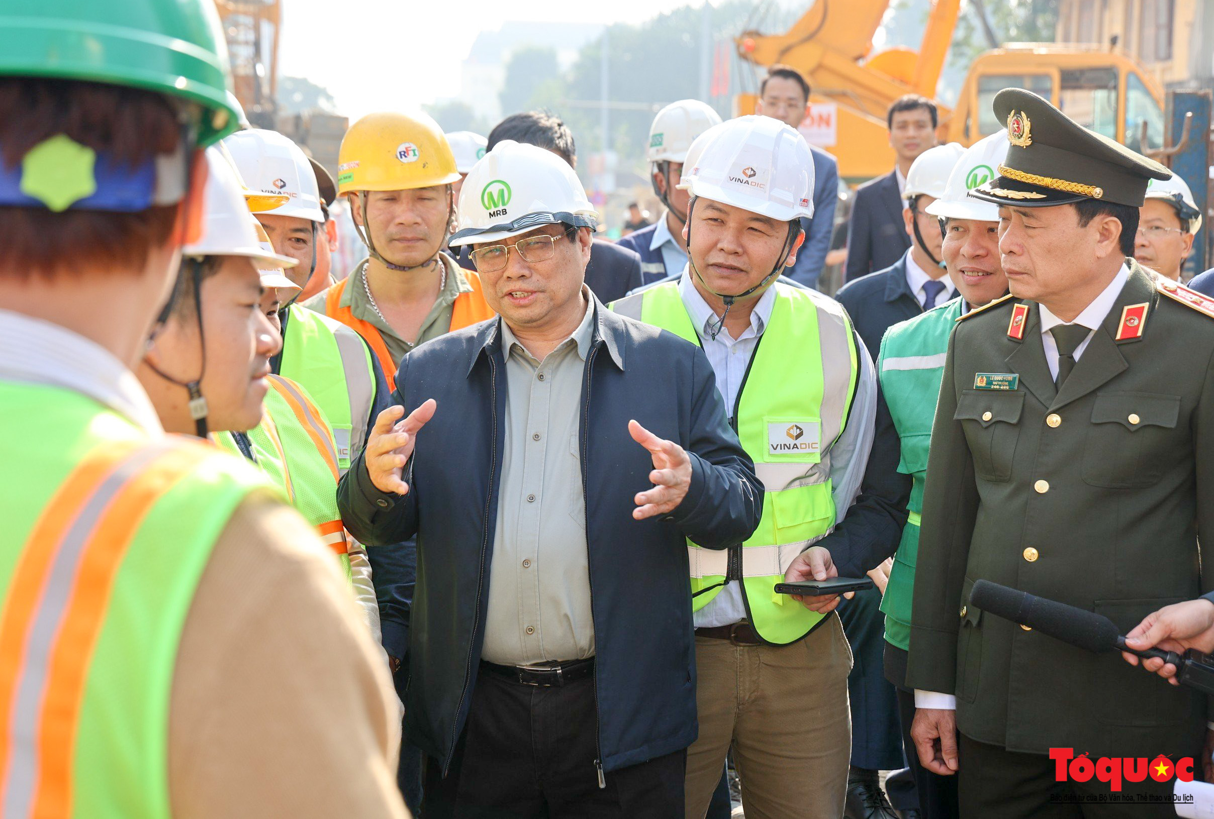 Thủ tướng Chính phủ Phạm Minh Chính chúc Tết người lao động tại Hà Nội - Ảnh 8.