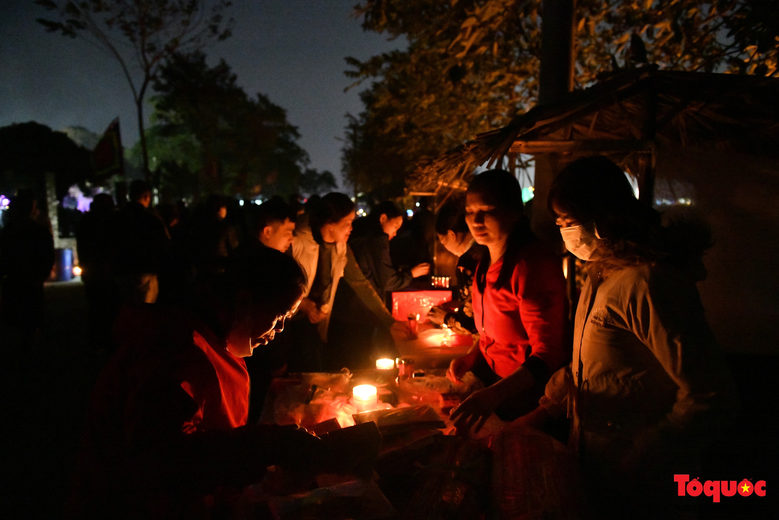Độc lạ phiên chợ Âm dương họp lúc đêm ở Bắc Ninh - Ảnh 7.