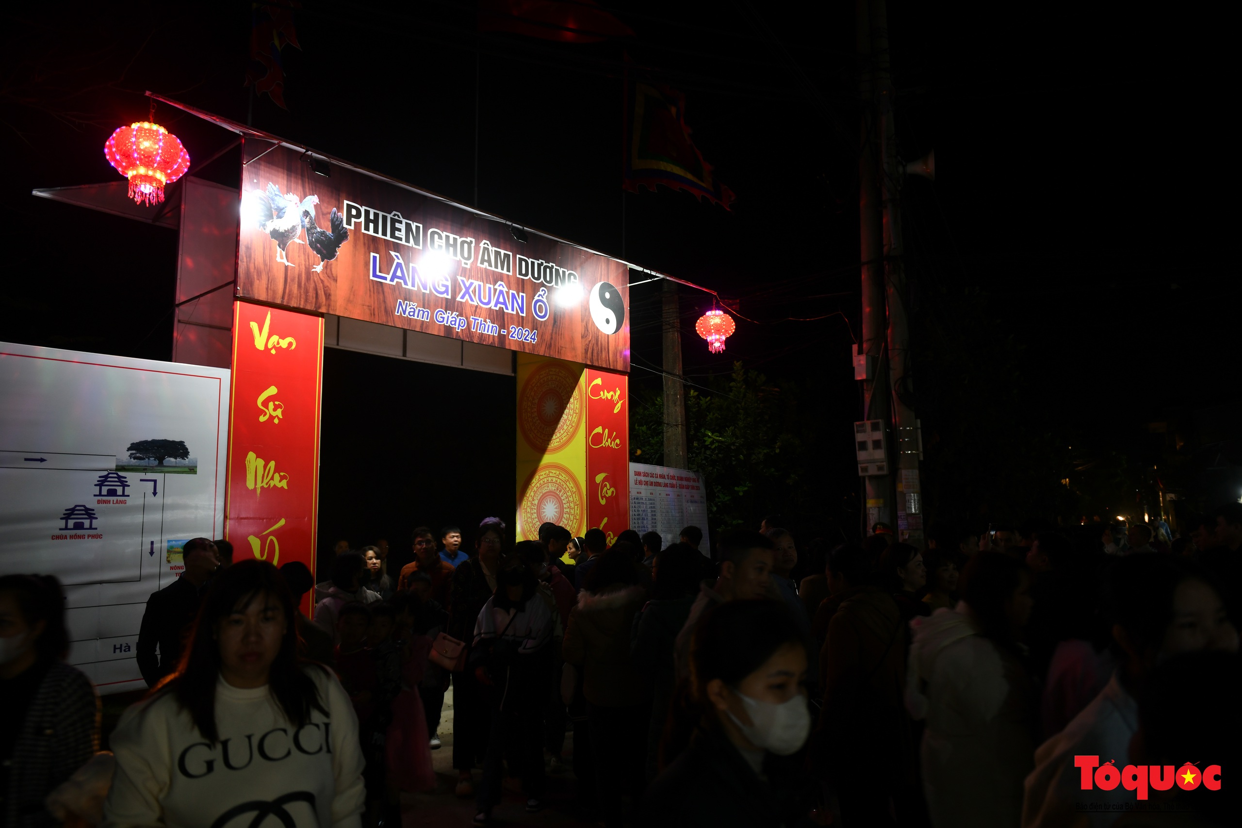 Độc lạ phiên chợ Âm dương họp lúc đêm ở Bắc Ninh - Ảnh 1.