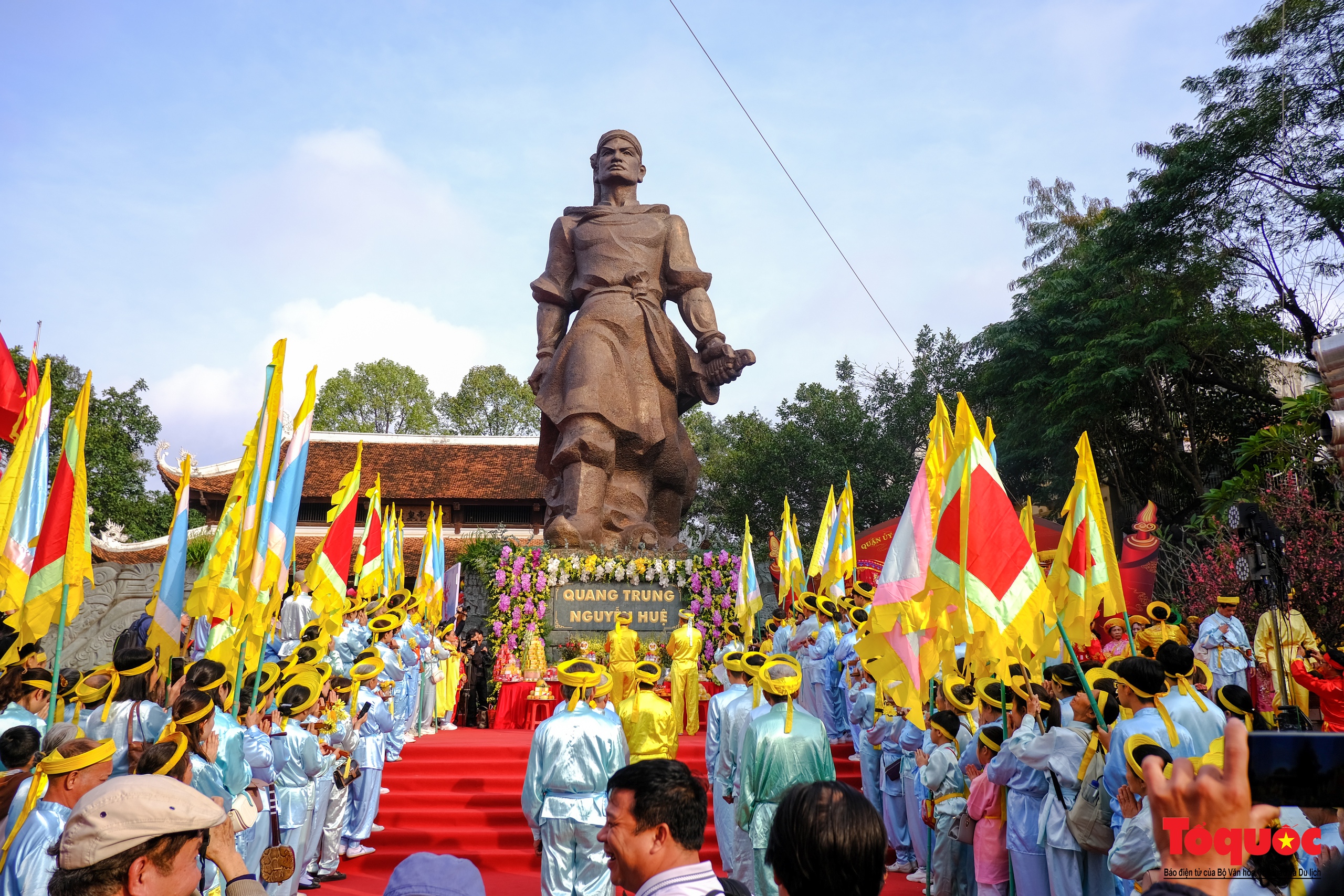 Hào hùng hội Gò Đống Đa tưởng nhớ chiến thắng của vua Quang Trung - Ảnh 1.