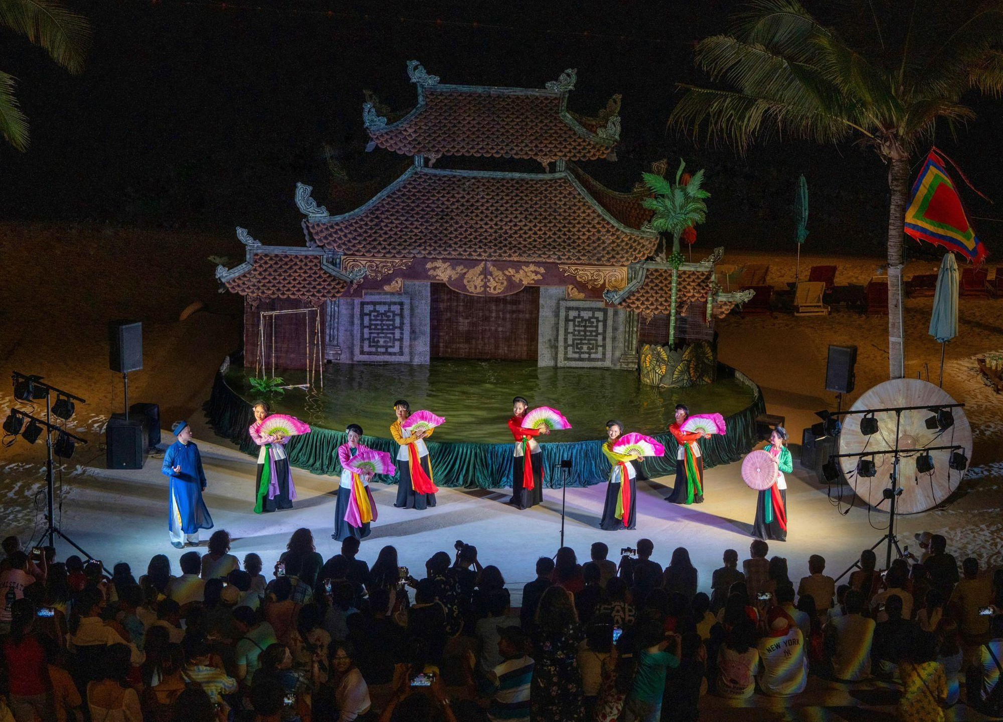 Phu Quoc unveils first on beach puppet theater in Vietnam - Ảnh 4.