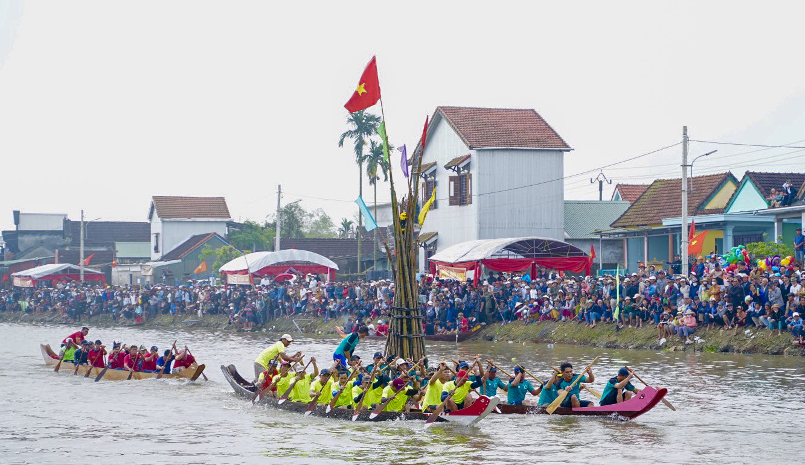 Từng bừng giải đua trải truyền thống trên sông Lợi Nông - Ảnh 6.