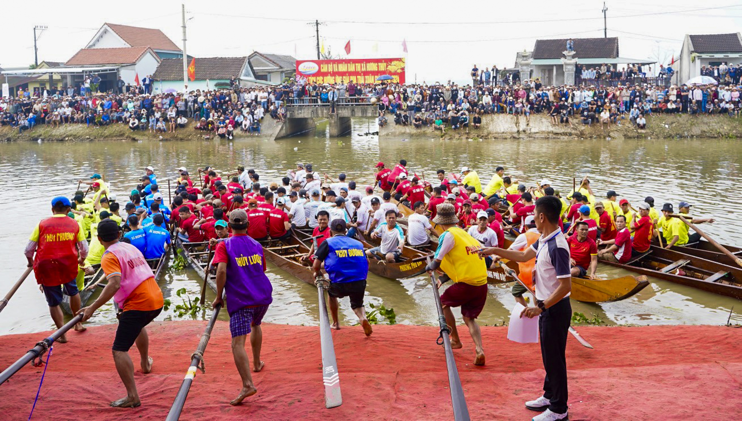 Từng bừng giải đua trải truyền thống trên sông Lợi Nông - Ảnh 10.