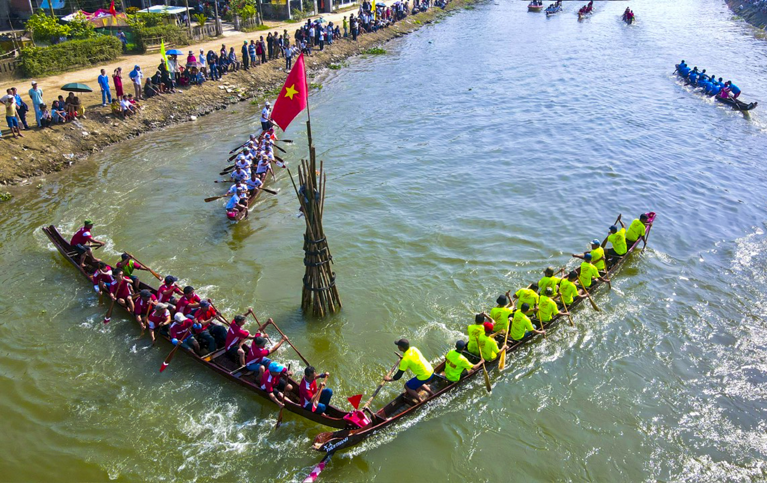 Từng bừng giải đua trải truyền thống trên sông Lợi Nông - Ảnh 2.