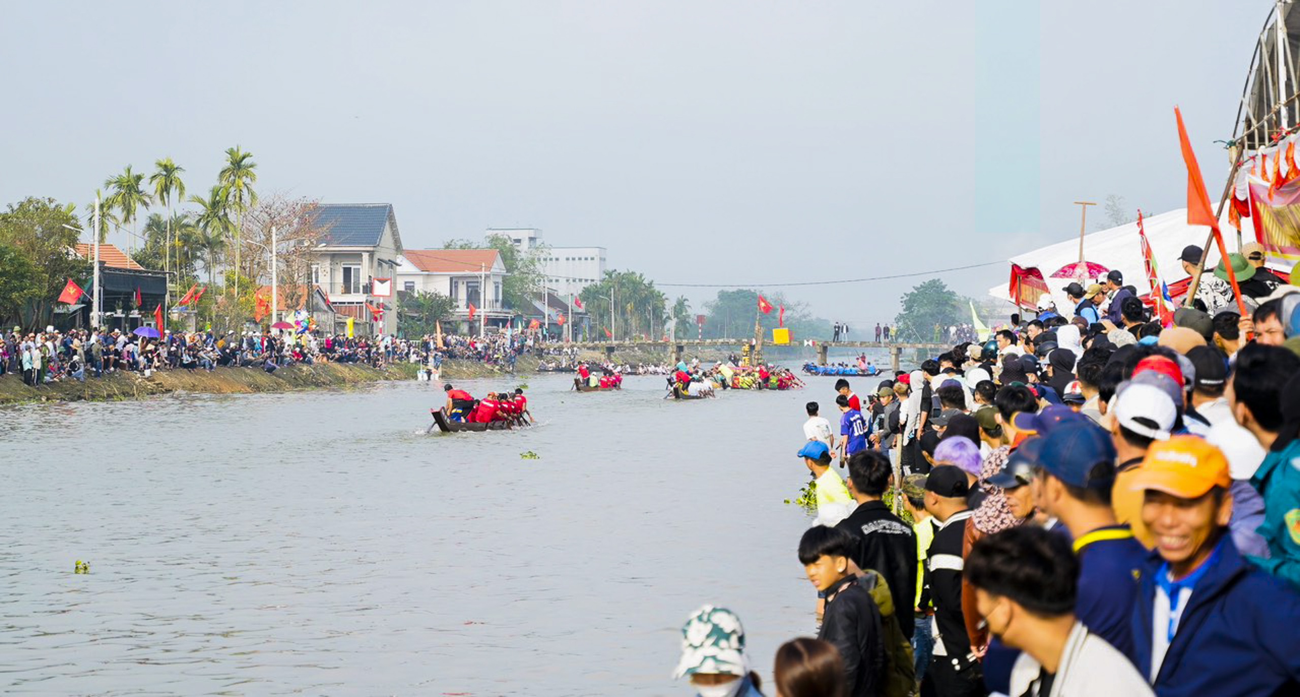 Từng bừng giải đua trải truyền thống trên sông Lợi Nông - Ảnh 8.