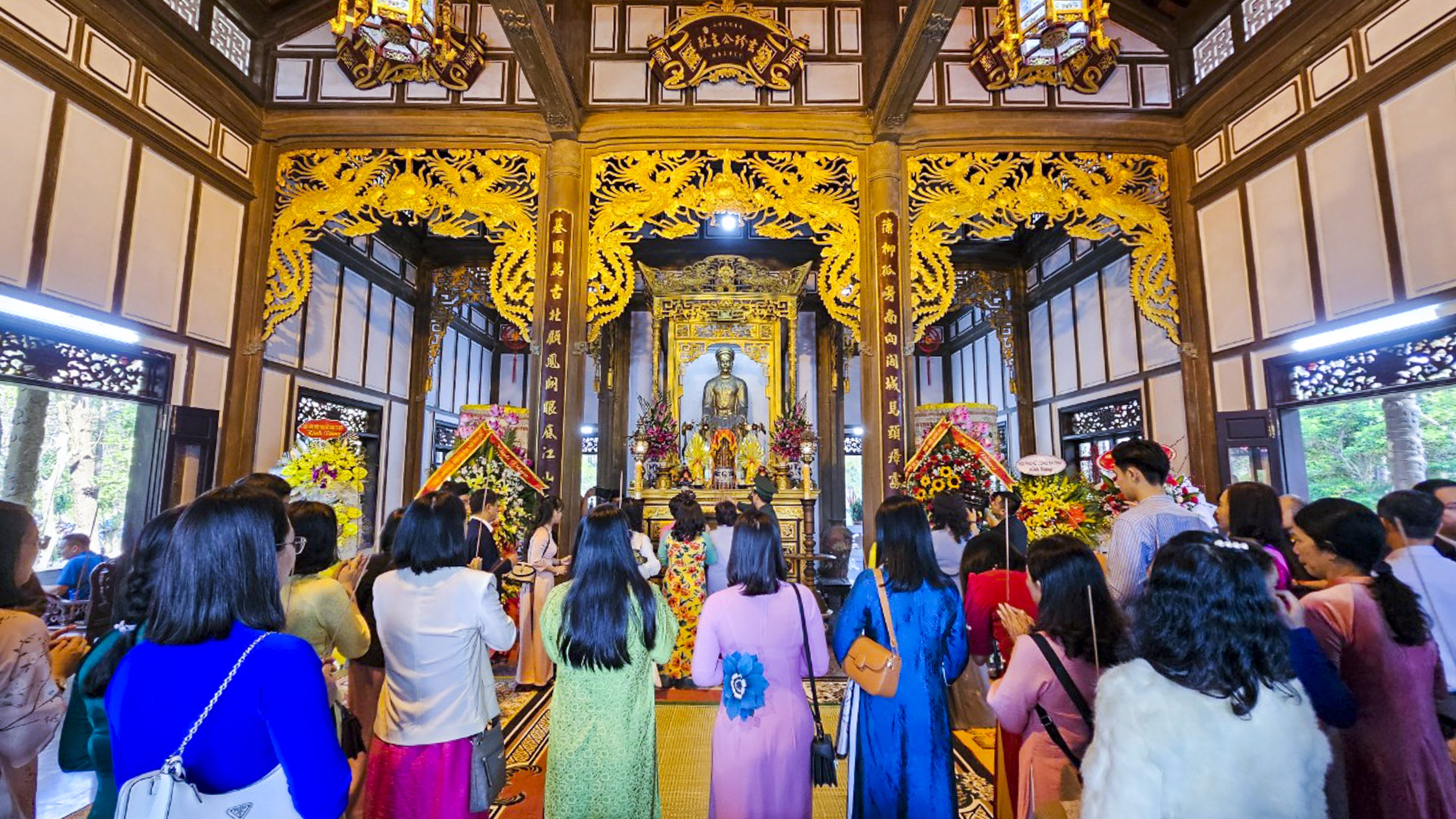 تعداد زیادی از مردم در مراسم افتتاحیه معبد هوین تران در سال ۲۰۲۴ شرکت کردند - عکس ۵. Đông đảo người dân dự khai hội đền Huyền Trân năm 2024 - Ảnh 5.