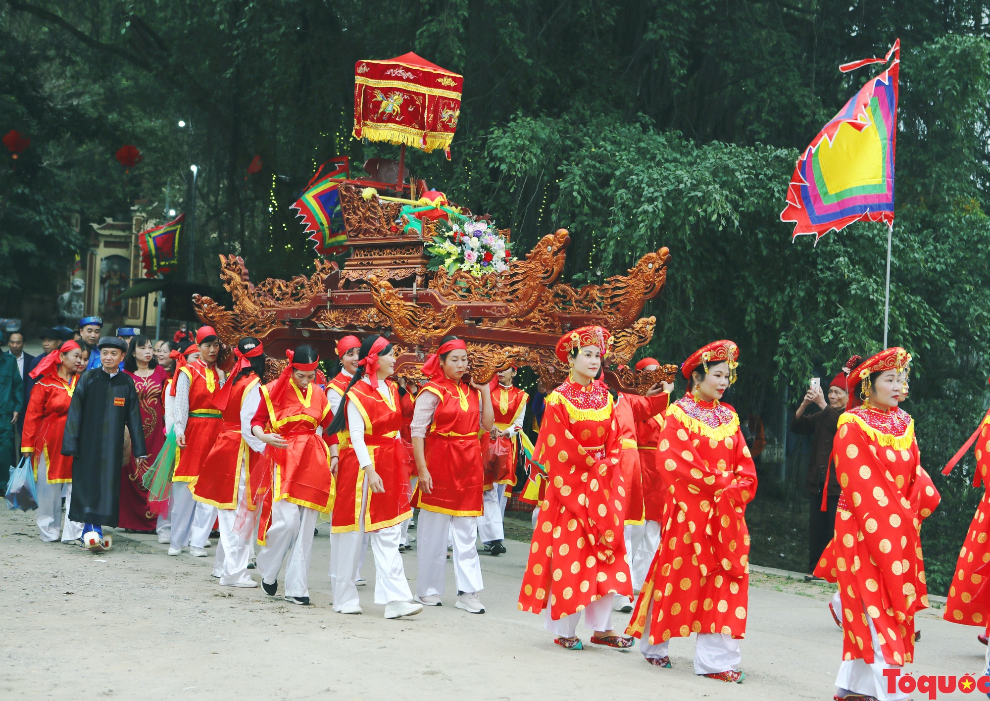 Độc đáo lễ rước nước trong Lễ hội Đền Du Yến ở Phú Thọ - Ảnh 3.