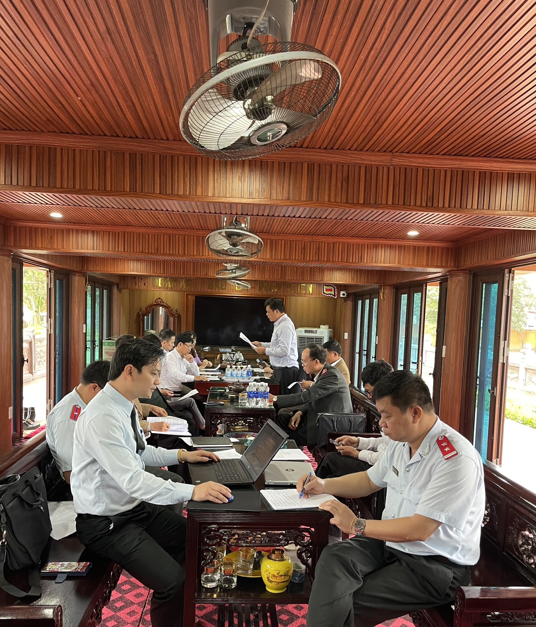 Thai Binh'de festival yönetimi ve organizasyonunun incelenmesi: Festivallerde medeni yaşam tarzının uygulanmasına yönelik propagandanın teşvik edilmesi - Fotoğraf 3. Kiểm tra công tác quản lý, tổ chức lễ hội  tại Thái Bình: Đẩy mạnh tuyên truyền về thực hiện nếp sống văn minh trong lễ hội - Ảnh 3.