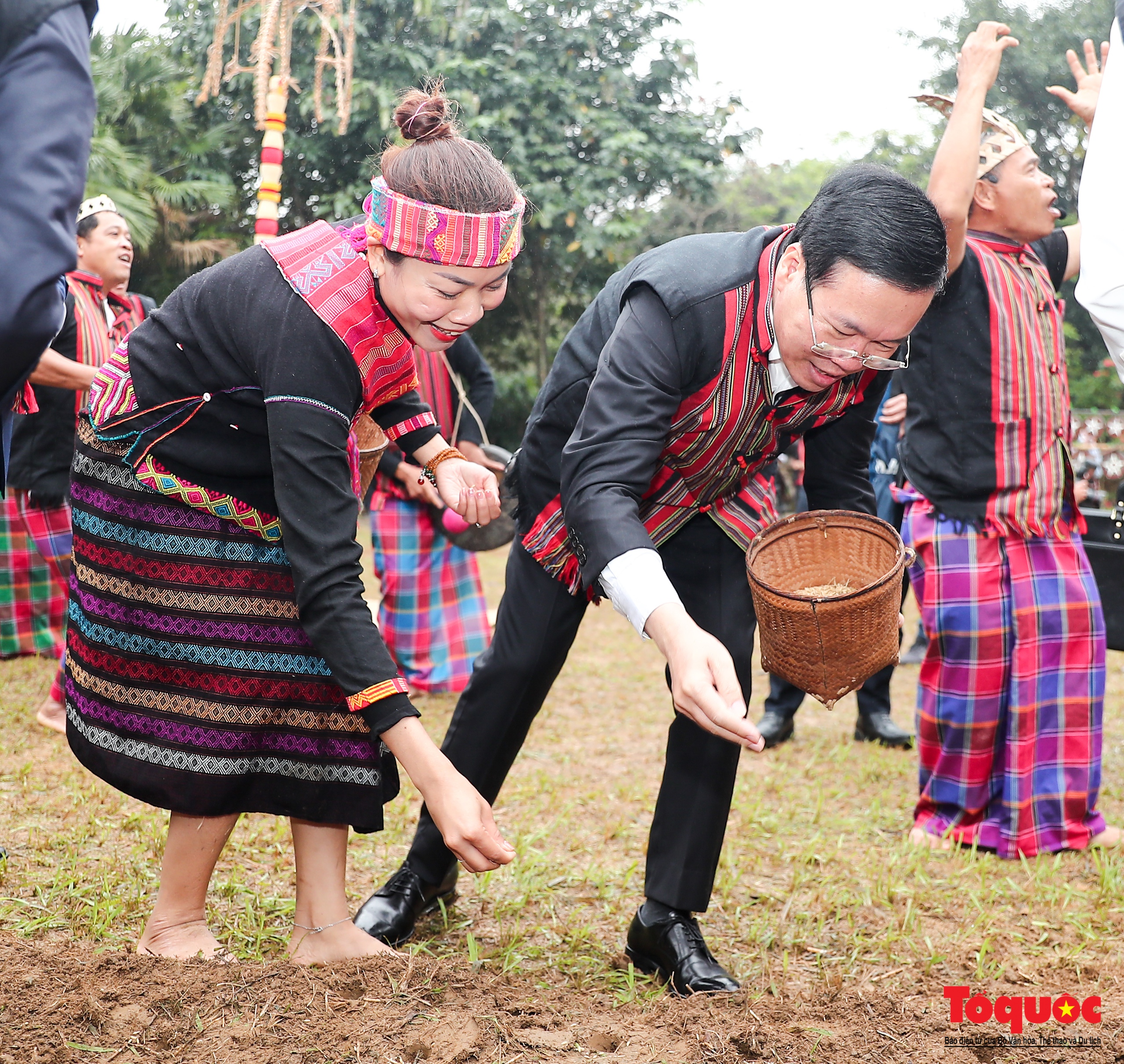 Chủ tịch nước Võ Văn Thưởng tham dự Lễ hội trỉa lúa của đồng bào dân tộc Bru-Vân Kiều - Ảnh 10.