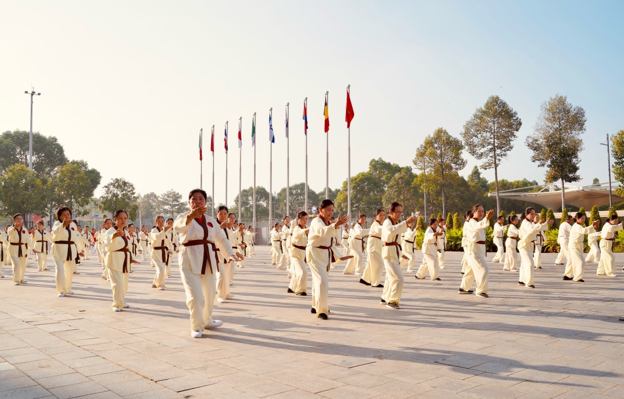 Liên hoan các Câu lạc bộ Yoga - Thể dục dưỡng sinh tỉnh Bình Dương năm 2024 - Ảnh 5.