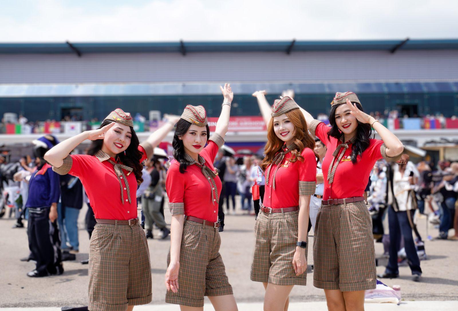 Tiếp viên hàng không Vietjet xuất hiện nổi bật tại Triển lãm hàng không lớn bậc nhất châu Á - Ảnh 6.
