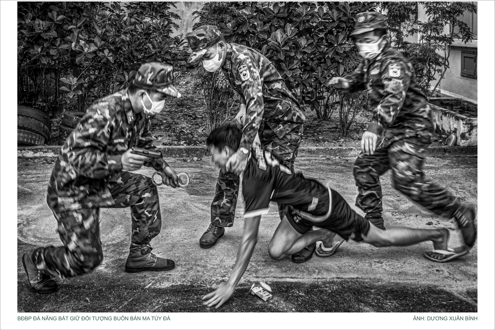 Đà Nẵng: Trưng bày ảnh thời sự nghệ thuật người lính quân hàm xanh  - Ảnh 21.
