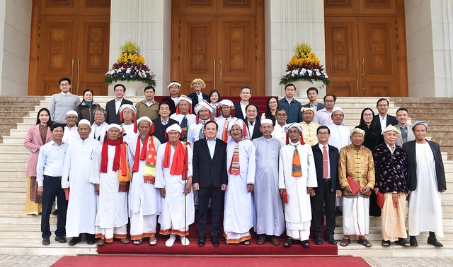 Phó Thủ tướng: Giữ gìn và phát huy bản sắc văn hoá tốt đẹp vùng đồng bào dân tộc Chăm (Ninh Thuận) - Ảnh 2.