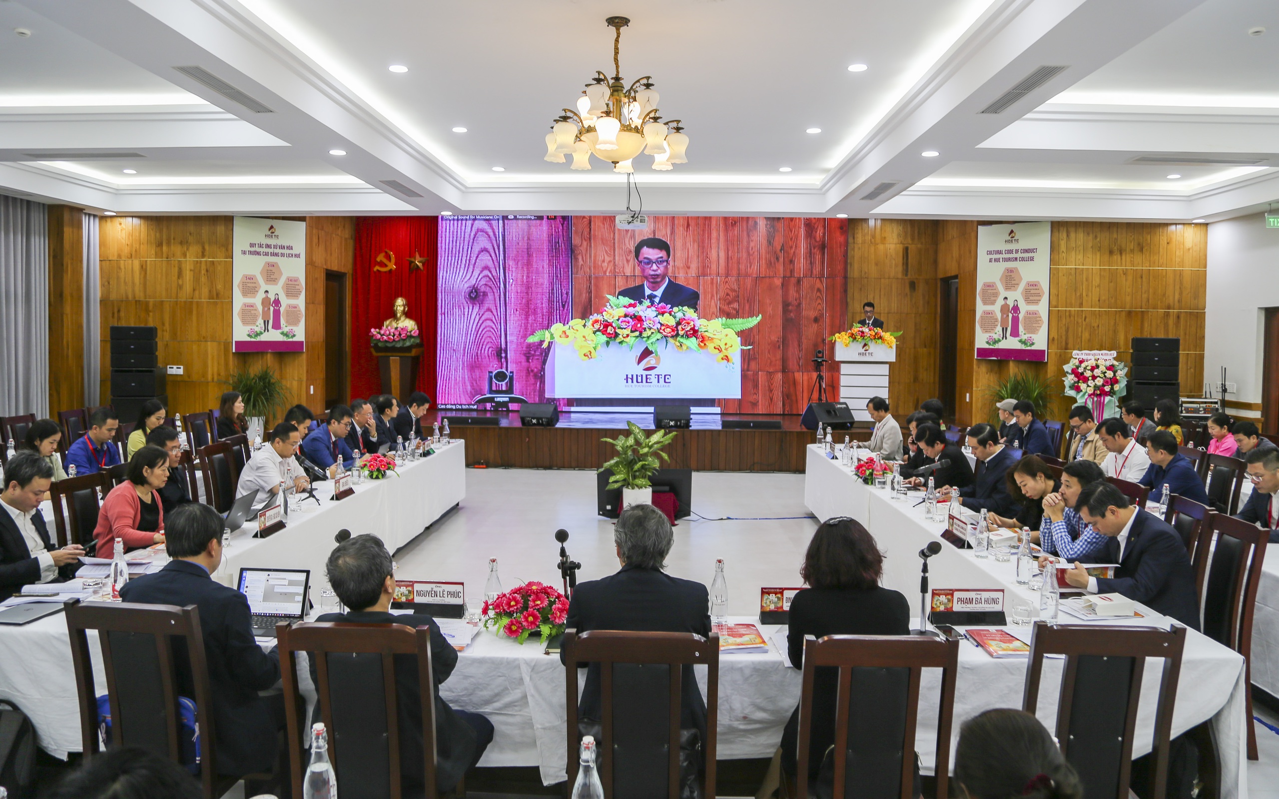 Bàn giải pháp đẩy mạnh chuyển đổi số trong đào tạo nghề du lịch - Ảnh 1. Bàn giải pháp đẩy mạnh chuyển đổi số trong đào tạo nghề du lịch - Ảnh 1.