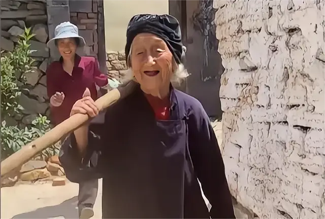 Cụ bà 103 tuổi vẫn khỏe mạnh, lái ô tô như người trẻ nhờ 2 thói quen đơn giản: Không phải tập thể dục - Ảnh 3.