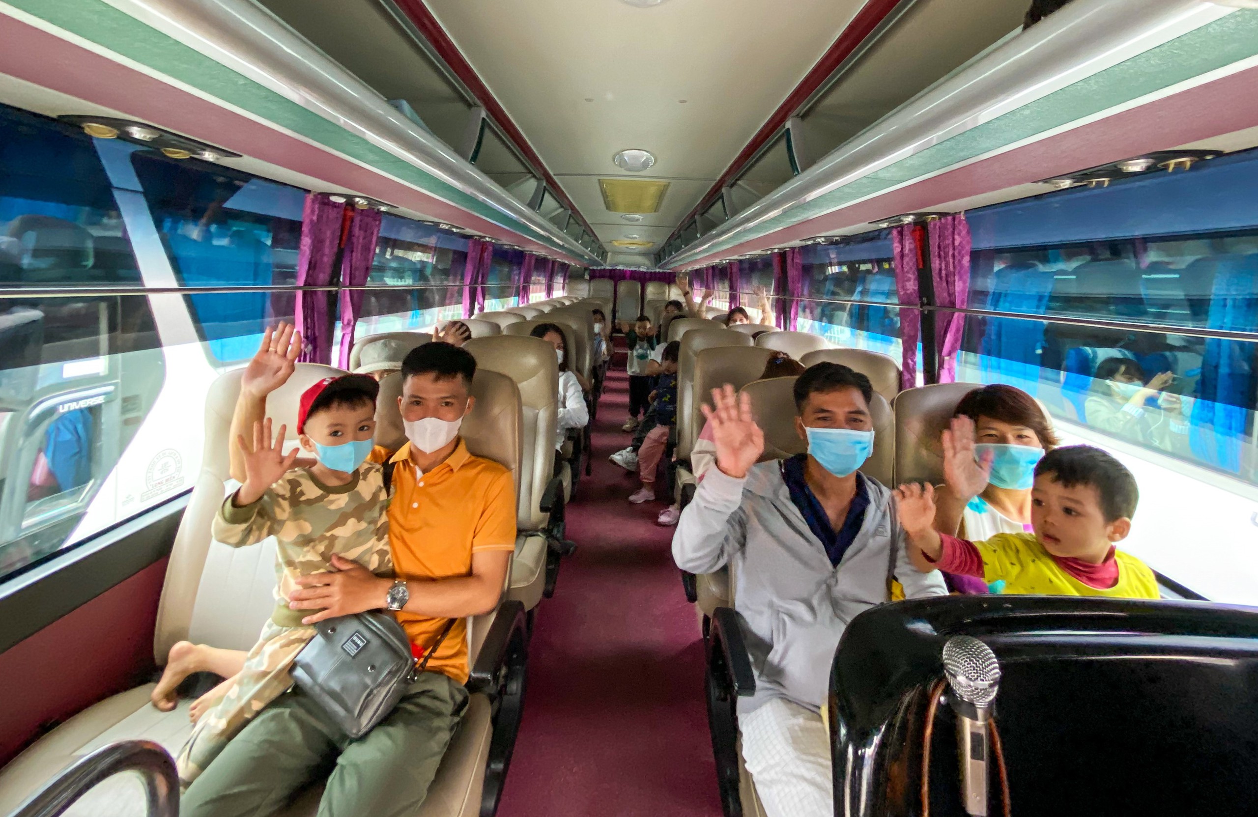 Niềm vui trên những chuyến xe 0 đồng cho hàng ngàn công nhân ở Đà Nẵng: “Tết chỉ trọn vẹn là khi được về nhà” - Ảnh 6.