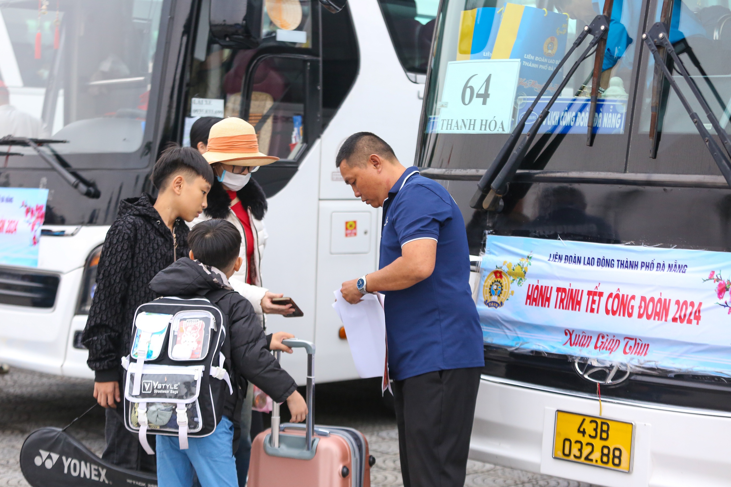Niềm vui trên những chuyến xe 0 đồng cho hàng ngàn công nhân ở Đà Nẵng: “Tết chỉ trọn vẹn là khi được về nhà” - Ảnh 4.
