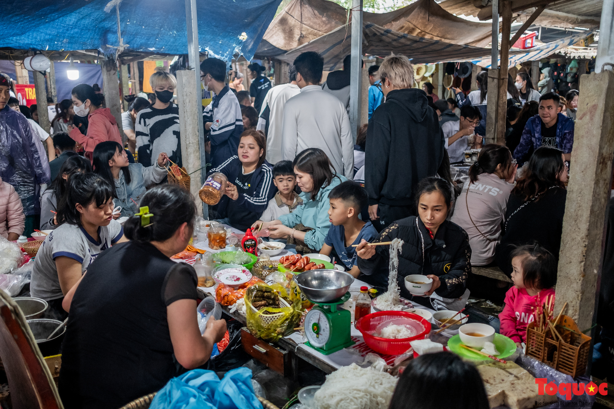 Phiên họp cuối cùng trong năm Quý Mão tại chợ Nủa đậm chất đồng bằng Bắc Bộ xưa - Ảnh 18.