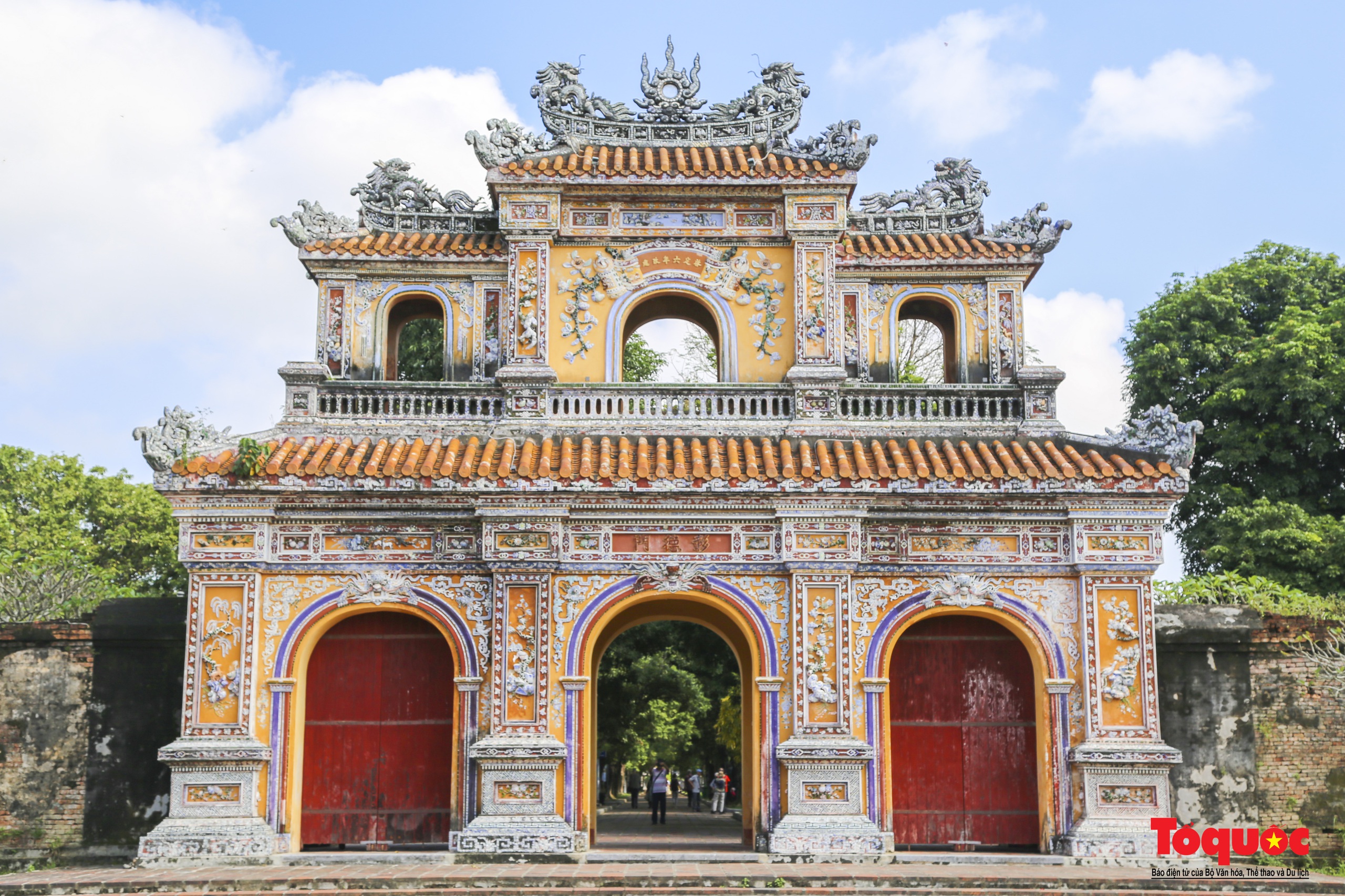 Ngắm biểu tượng rồng trên các công trình kiến trúc, cổ vật triều Nguyễn - Ảnh 12.