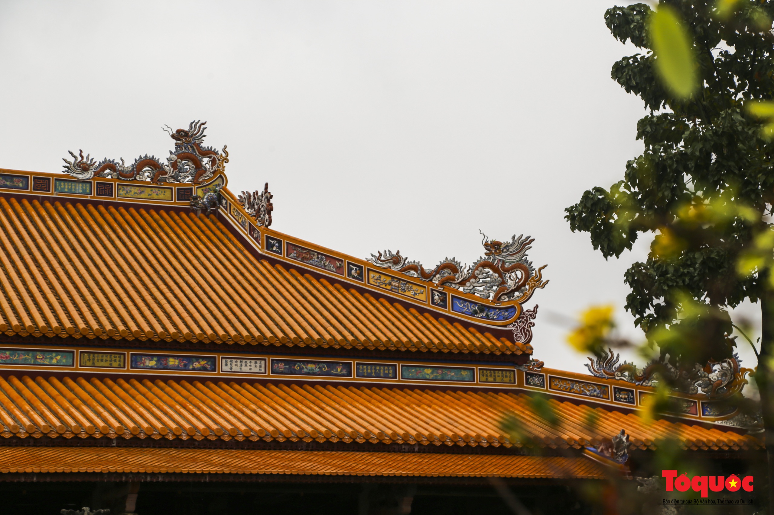 Ngắm biểu tượng rồng trên các công trình kiến trúc, cổ vật triều Nguyễn - Ảnh 17.