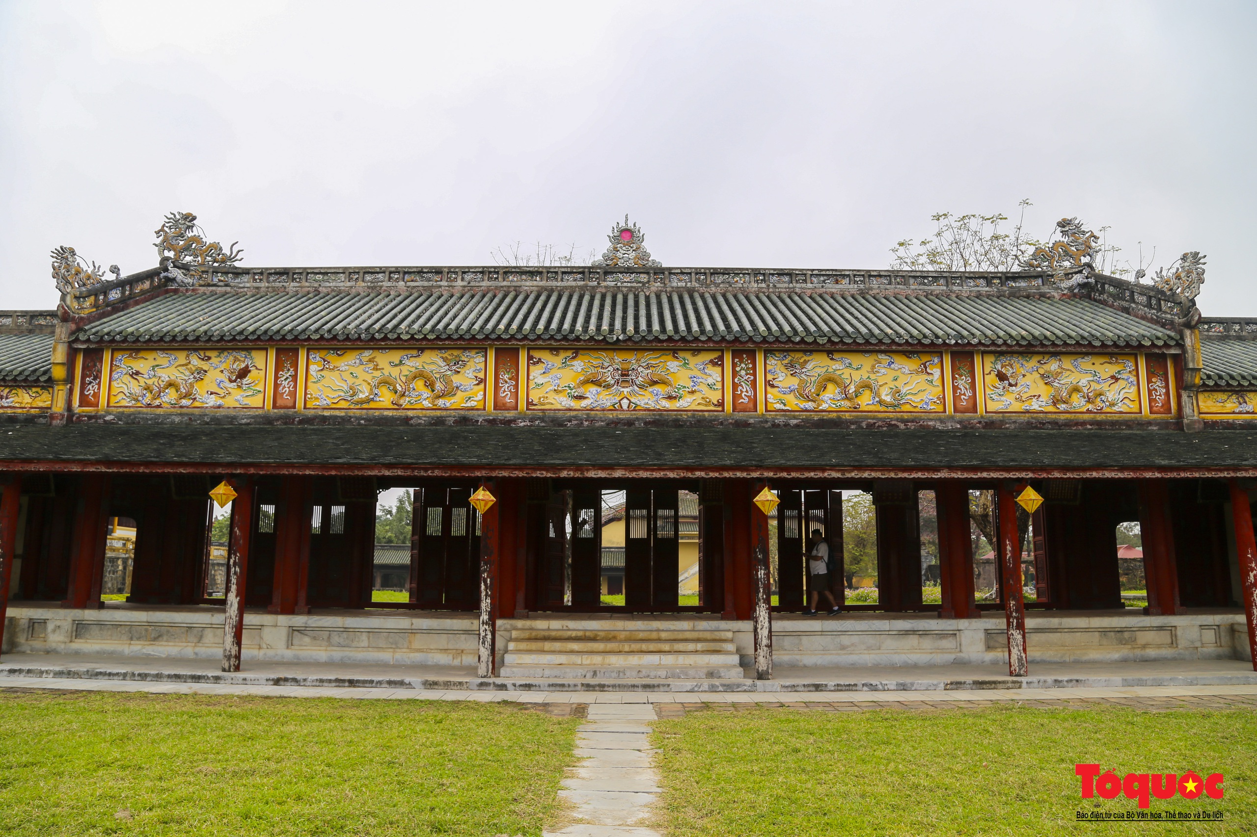 Ngắm biểu tượng rồng trên các công trình kiến trúc, cổ vật triều Nguyễn - Ảnh 14.