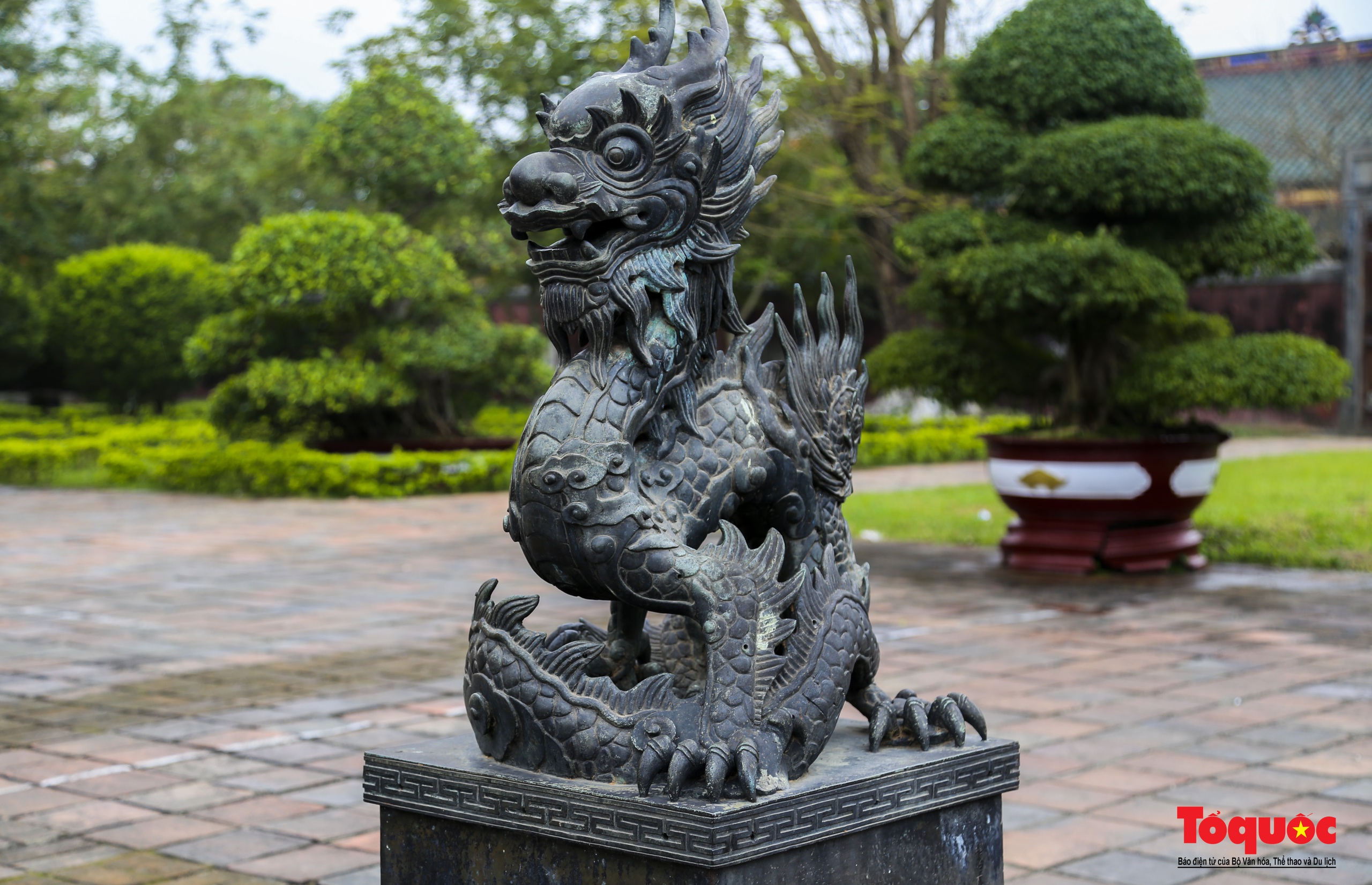 Ngắm biểu tượng rồng trên các công trình kiến trúc, cổ vật triều Nguyễn - Ảnh 9.