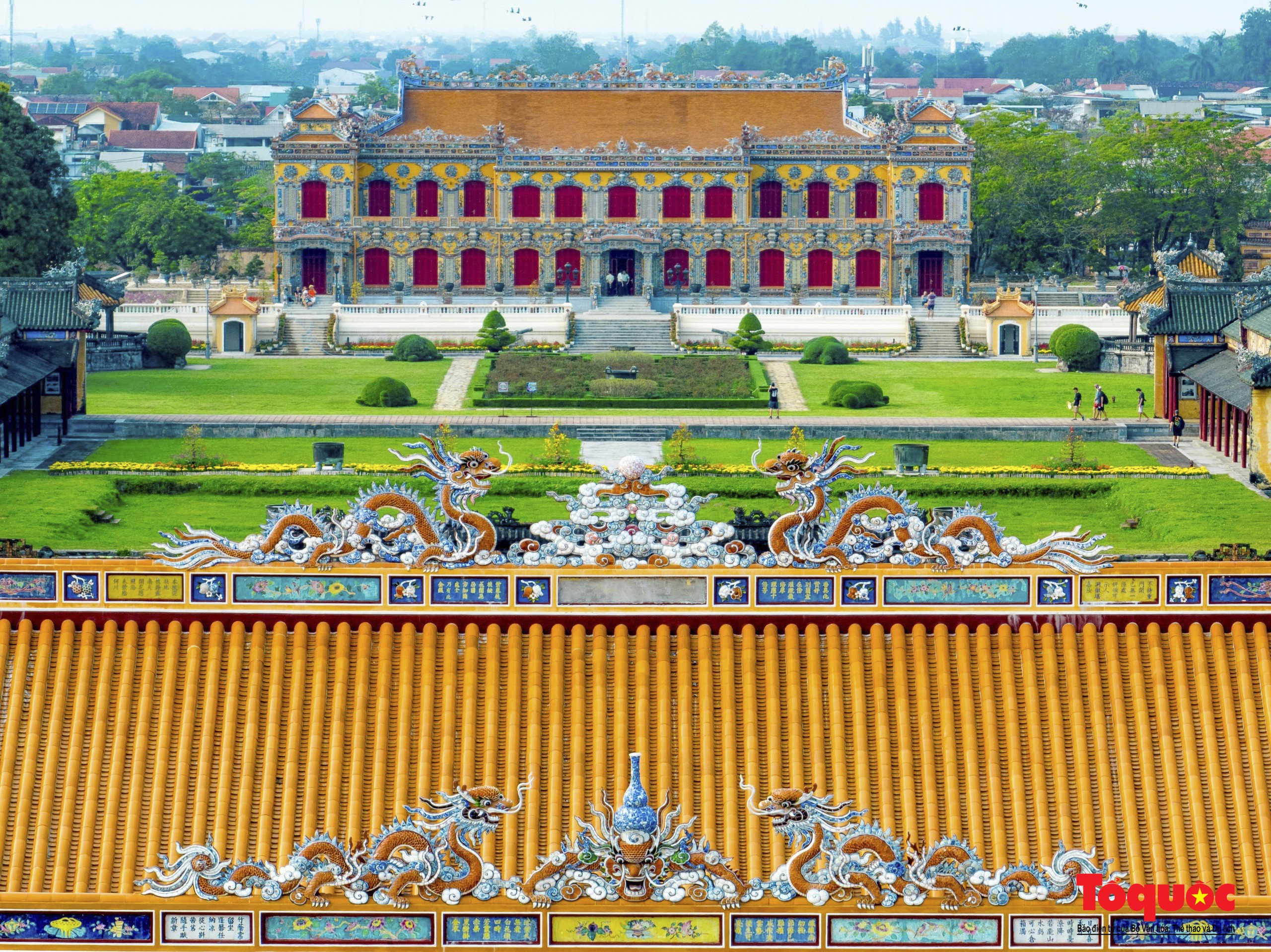 Ngắm biểu tượng rồng trên các công trình kiến trúc, cổ vật triều Nguyễn - Ảnh 1.
