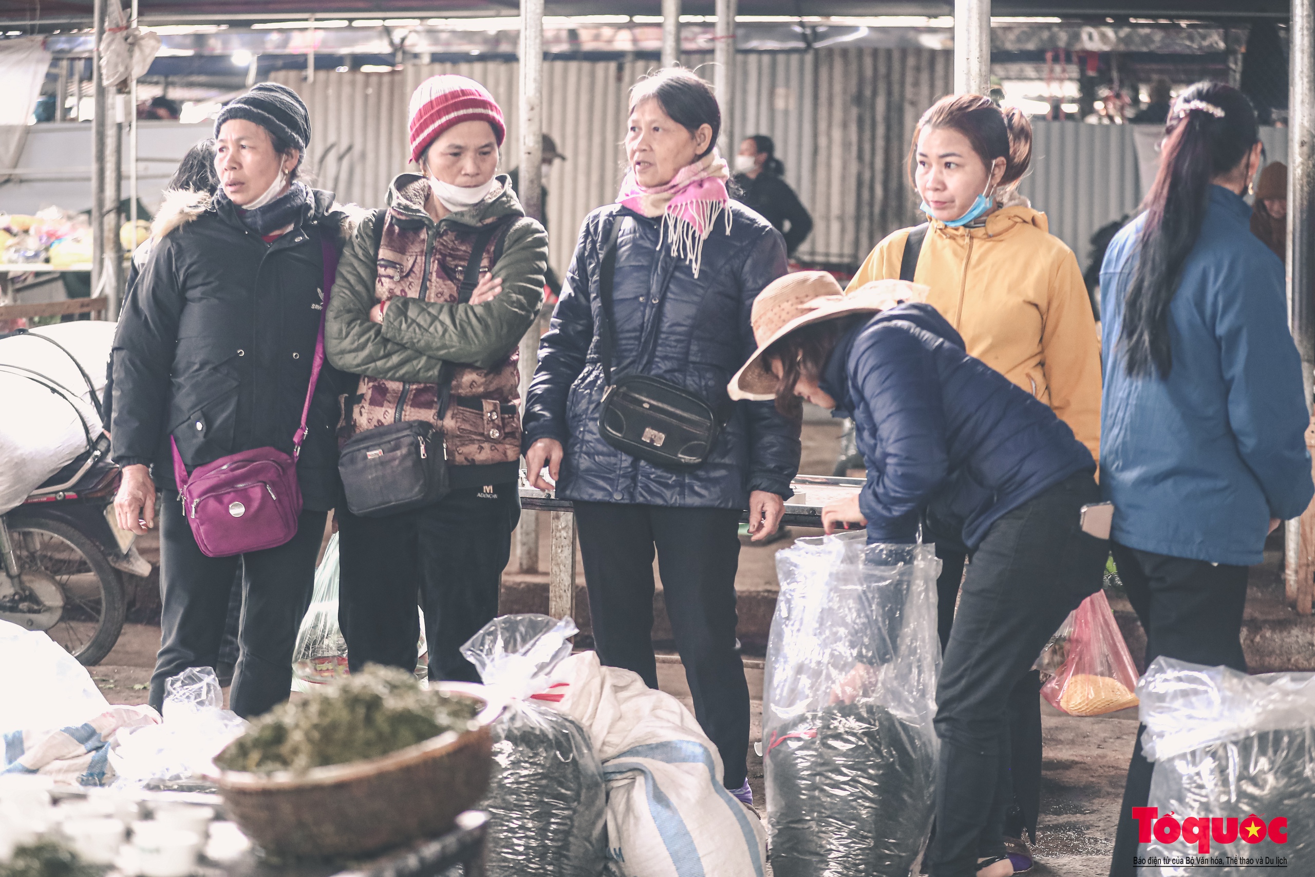 Hương sắc xứ Trà ở phiên chợ chè giữa lòng thành phố Thái Nguyên - Ảnh 3.