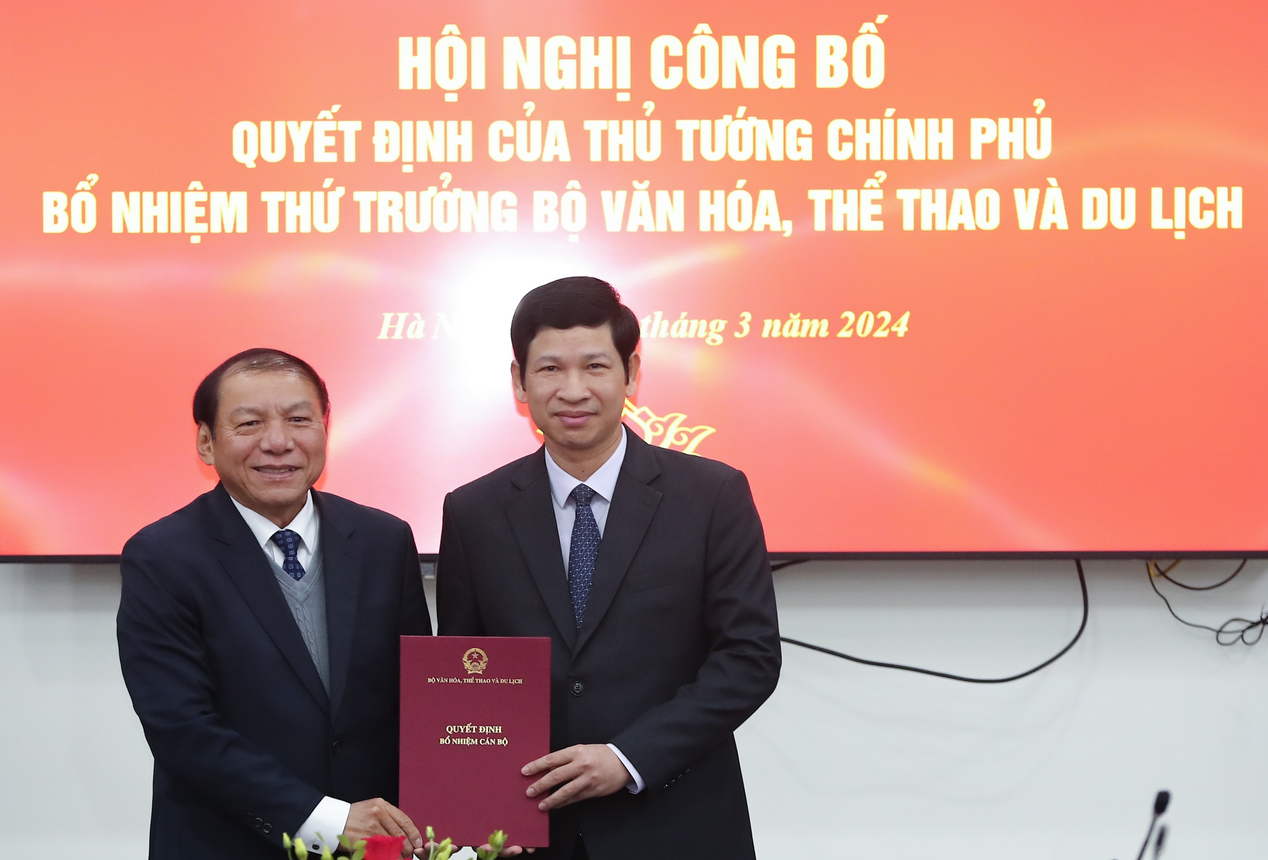 Trao quyết định bổ nhiệm ông Hồ An Phong giữ chức Thứ trưởng Bộ VHTTDL - Ảnh 2.