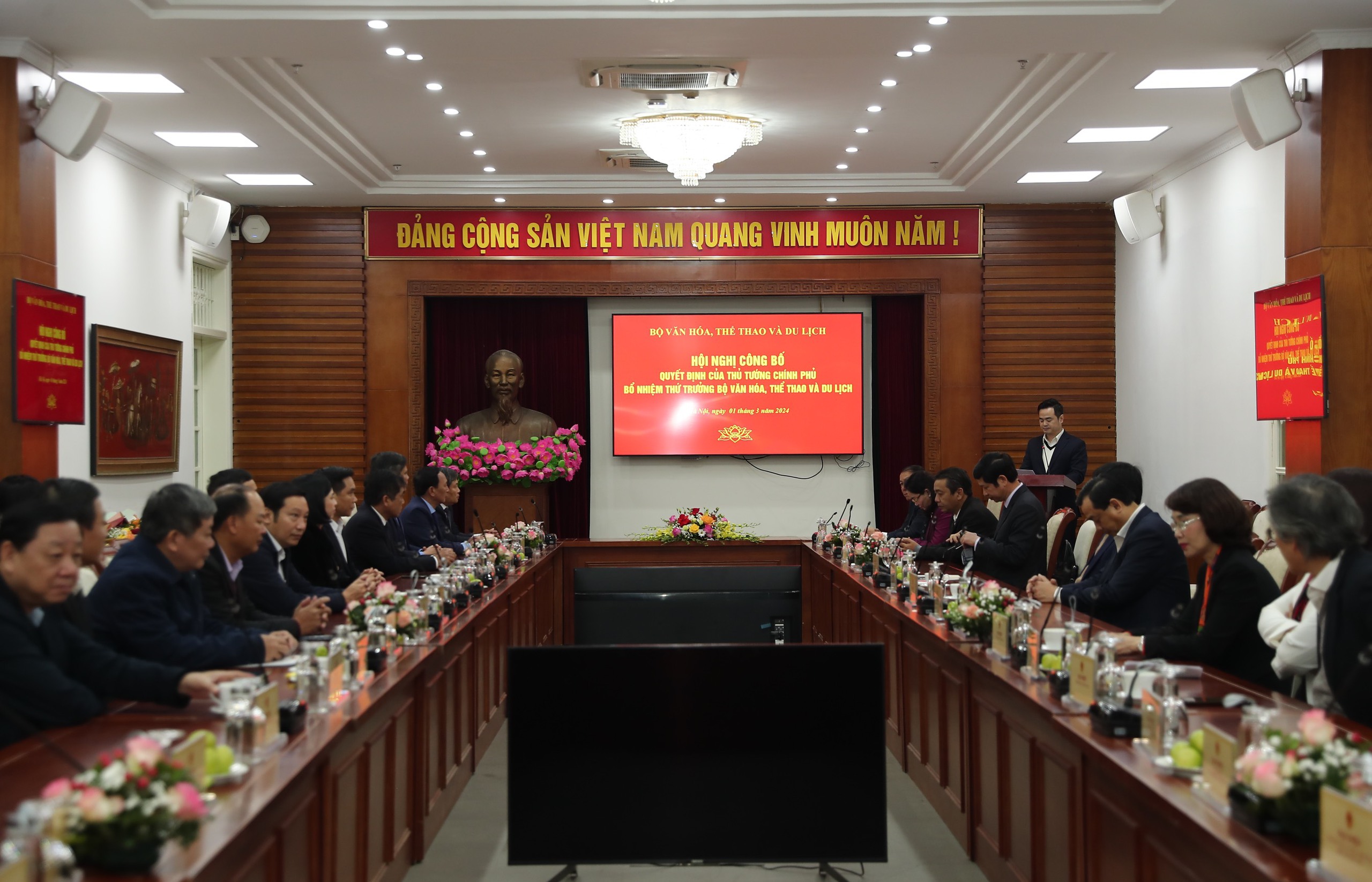 Trao quyết định bổ nhiệm ông Hồ An Phong giữ chức Thứ trưởng Bộ VHTTDL - Ảnh 1.