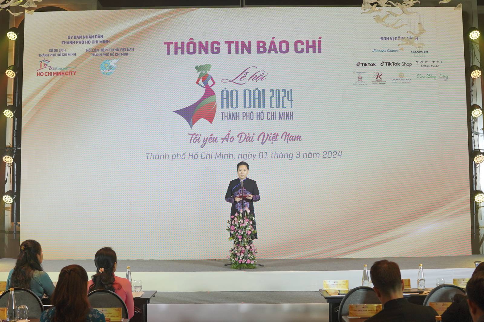 Ciudad Ho Chi Minh: Numerosos eventos especiales en el 10º Festival Ao Dai - Foto 2. TP.HCM: Nhiều sự kiện đặc sắc tại Lễ hội áo dài lần thứ 10 - Ảnh 2.