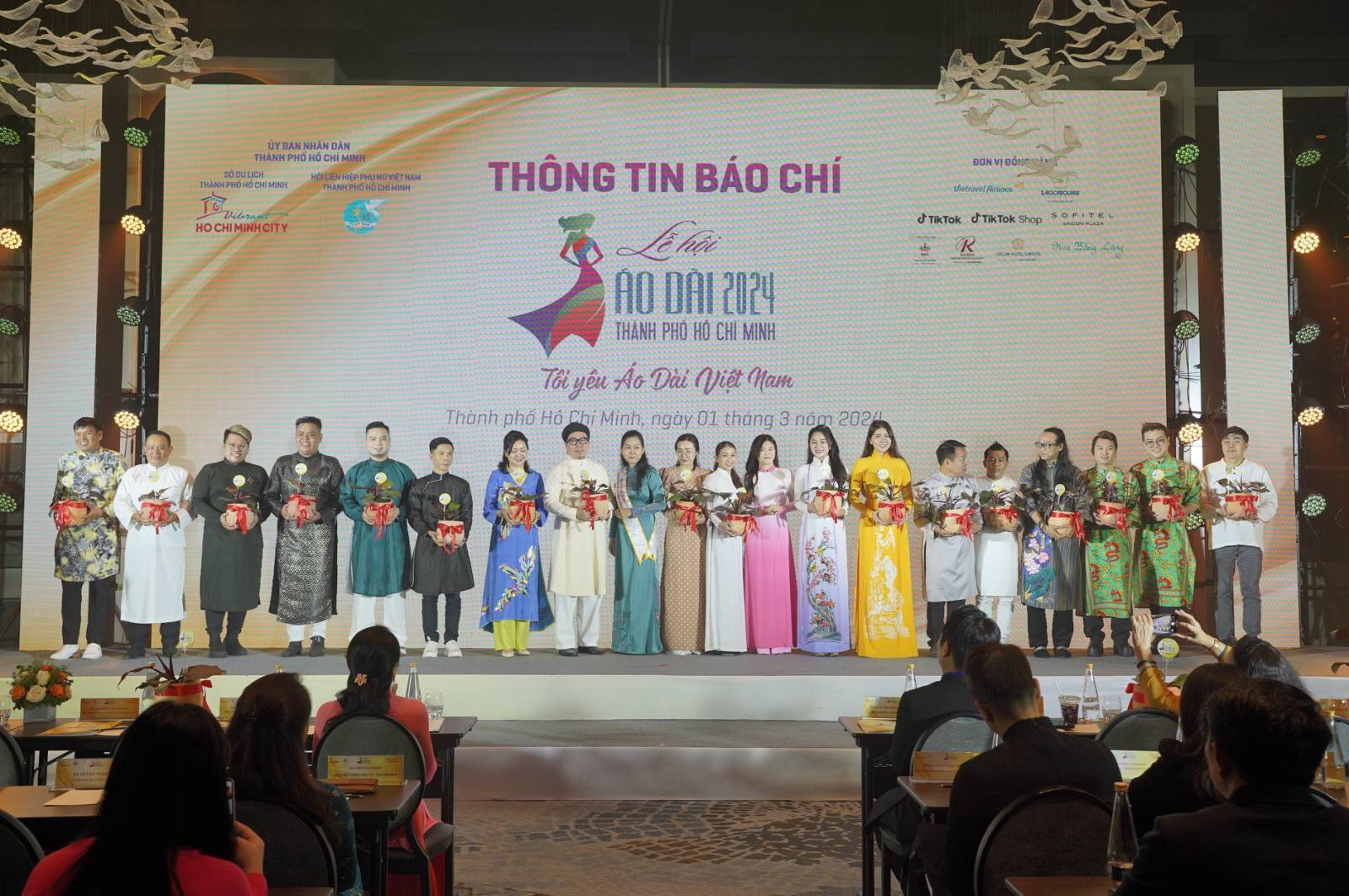 Ciudad Ho Chi Minh: Numerosos eventos especiales en el 10º Festival Ao Dai - Foto 1. TP.HCM: Nhiều sự kiện đặc sắc tại Lễ hội áo dài lần thứ 10 - Ảnh 1.