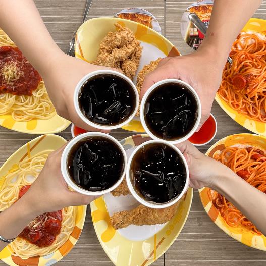 Tháng 3, Jollibee tinh tế tung combo &quot;dịu kha&quot; chỉ 99.000 đồng - Ảnh 3.