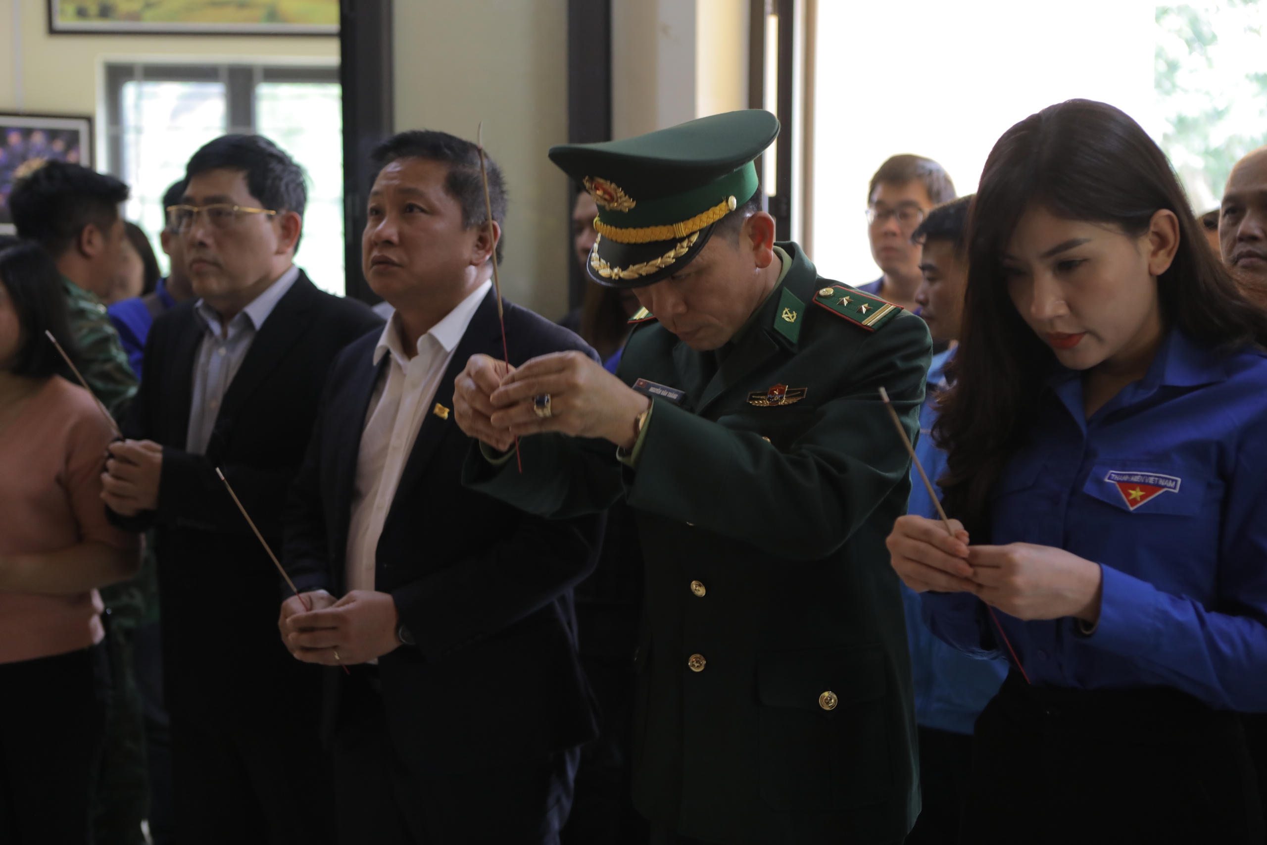 شباب وزارة الثقافة والرياضة والسياحة يتجهون إلى حدود الوطن - صورة 12 Thanh niên Bộ VHTTDL hướng về biên cương Tổ quốc - Ảnh 12.