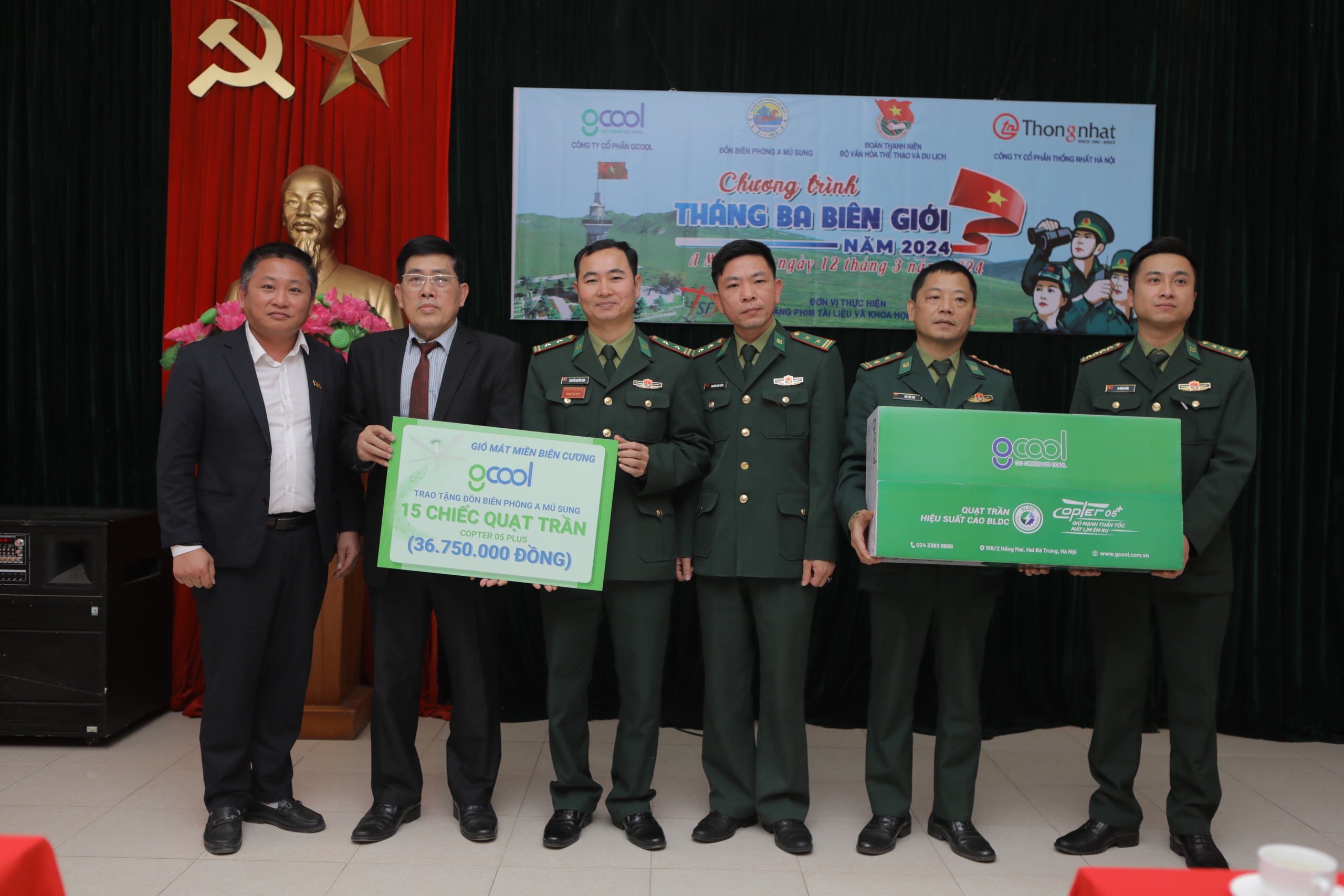 شباب وزارة الثقافة والرياضة والسياحة يتجهون إلى حدود الوطن - صورة 7 Thanh niên Bộ VHTTDL hướng về biên cương Tổ quốc - Ảnh 7.