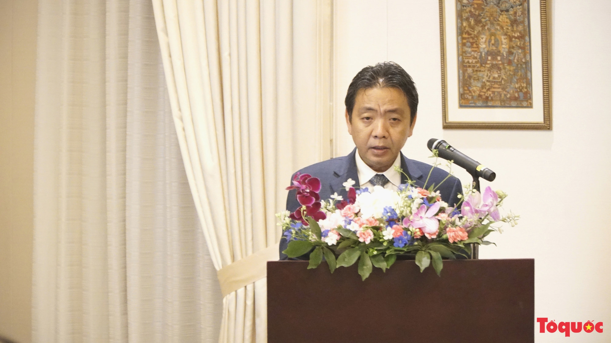 ប្រគល់ប័ណ្ណសរសើរជូនលោក Le Ngoc Dinh ចំពោះការរួមចំណែកយ៉ាងជ្រាលជ្រៅក្នុងការអភិវឌ្ឍន៍វប្បធម៌វៀតណាម - ជប៉ុន - រូបថត ២. Trao tặng bằng khen cho ông Lê Ngọc Định vì những đóng góp sâu sắc cho sự phát triển văn hóa Việt Nam - Nhật Bản - Ảnh 2.