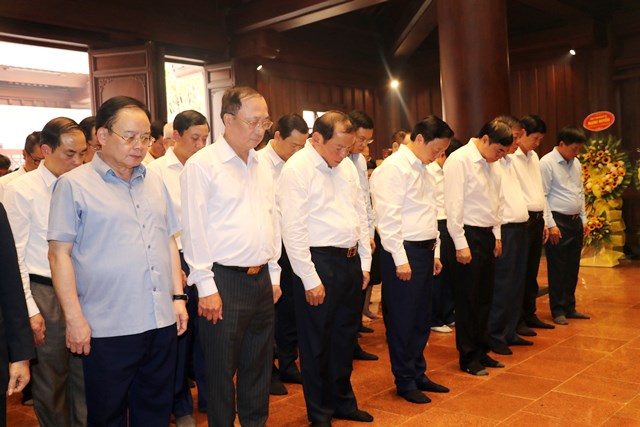 Đoàn công tác của Chính phủ dâng hương tại các điểm di tích lịch sử ở Điện Biên - Ảnh 2.