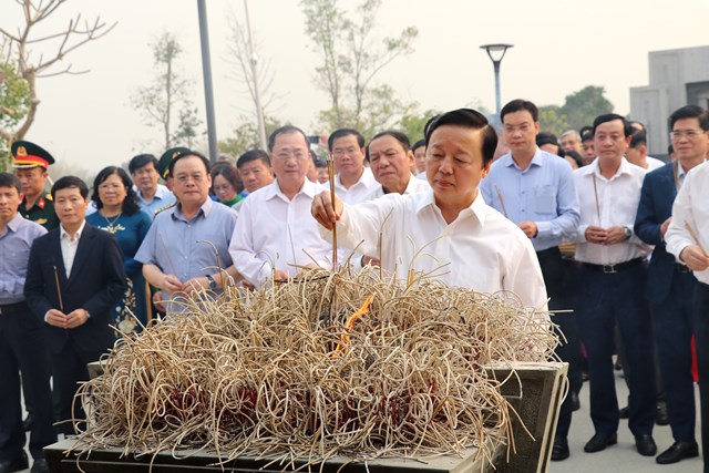 Đoàn công tác của Chính phủ dâng hương tại các điểm di tích lịch sử ở Điện Biên - Ảnh 1.