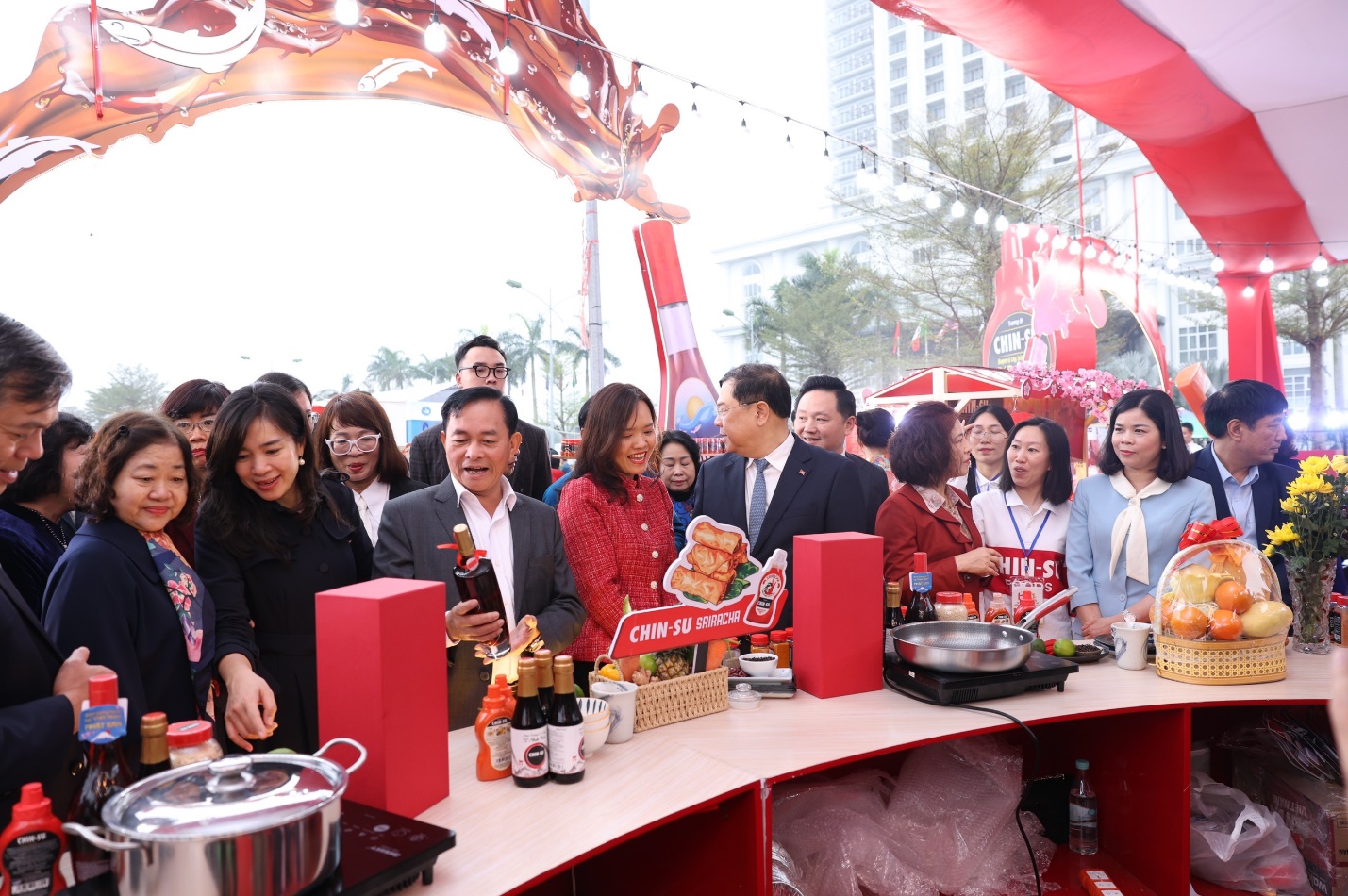 Hàng nghìn lượt khách đổ về Festival Phở 2024 tại Nam Định ngay ngày đầu khai mạc - Ảnh 3.