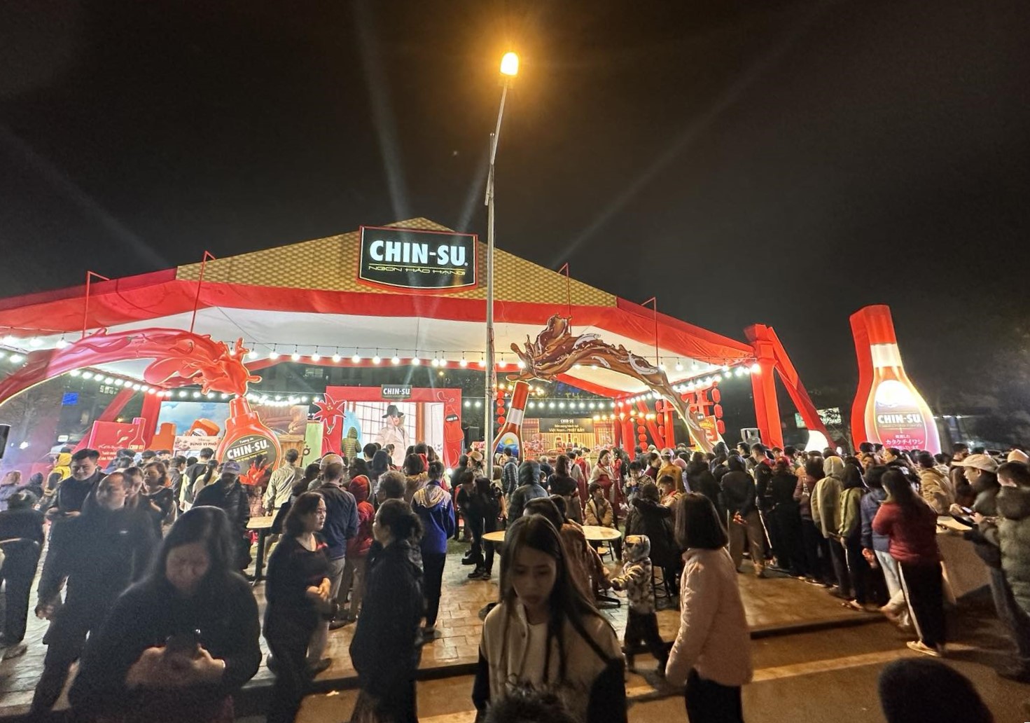 Hàng nghìn lượt khách đổ về Festival Phở 2024 tại Nam Định ngay ngày đầu khai mạc - Ảnh 6.