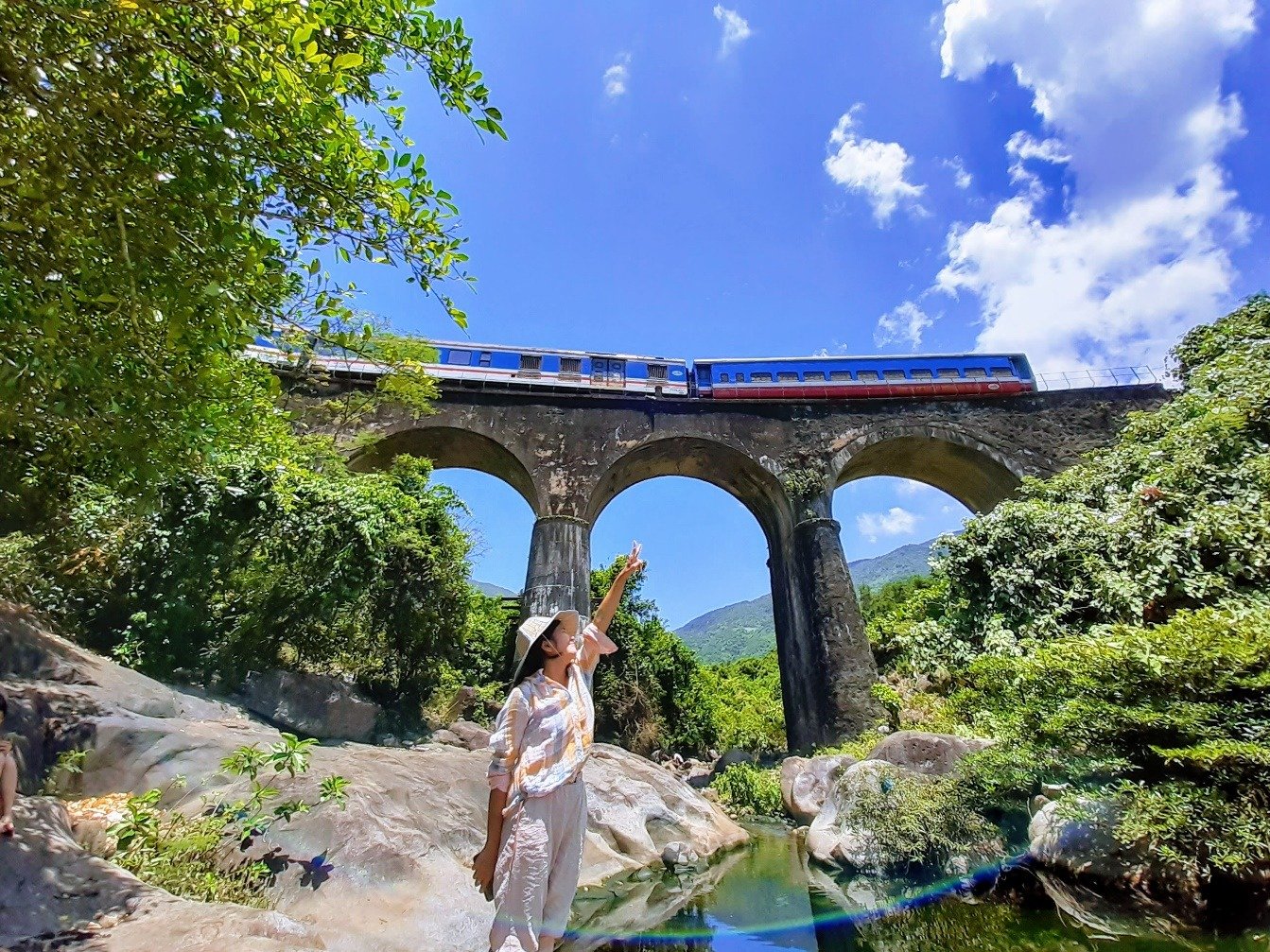 Os turistas em breve poderão desfrutar do trem turístico Hue - Da Nang - Foto 3. Du khách sắp được trải nghiệm đoàn tàu du lịch Huế - Đà Nẵng - Ảnh 3.