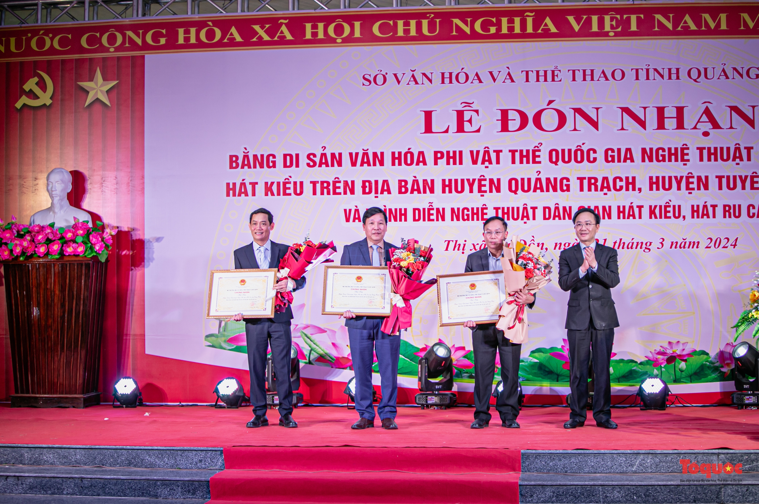 Hat Kieu - Um patrimônio cultural imaterial único em Quang Binh - Foto 1. Hát Kiều – Di sản văn hóa phi vật thể đặc sắc ở Quảng Bình - Ảnh 1.