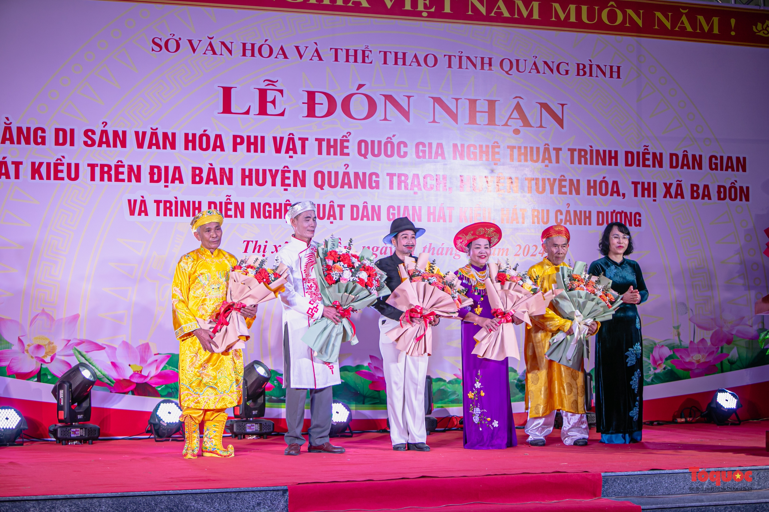 Hat Kieu - Um patrimônio cultural imaterial único em Quang Binh - Foto 4. Hát Kiều – Di sản văn hóa phi vật thể đặc sắc ở Quảng Bình - Ảnh 4.